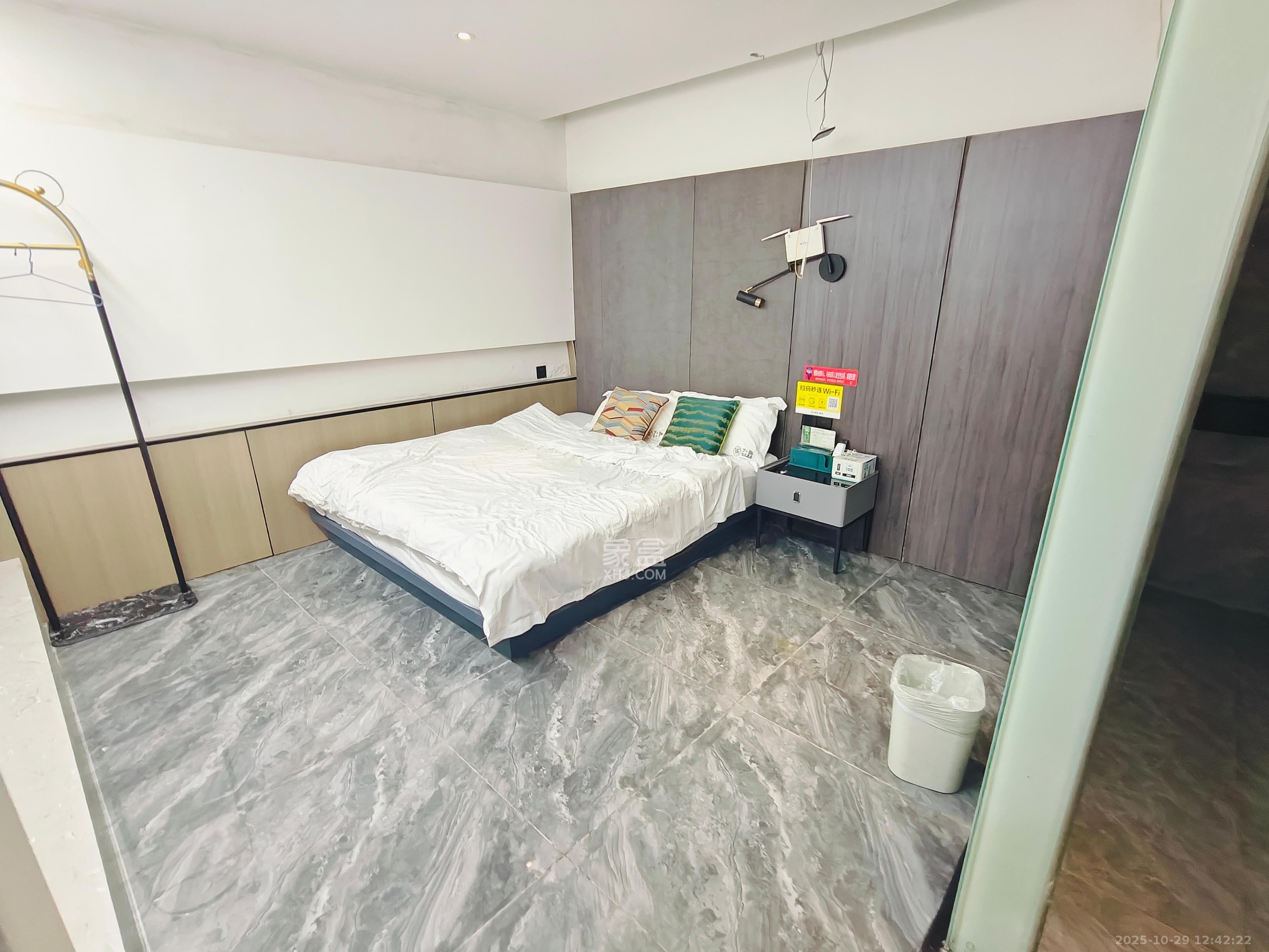 王府井公寓（福源公寓）  5室2厅1卫    4600.0元/月