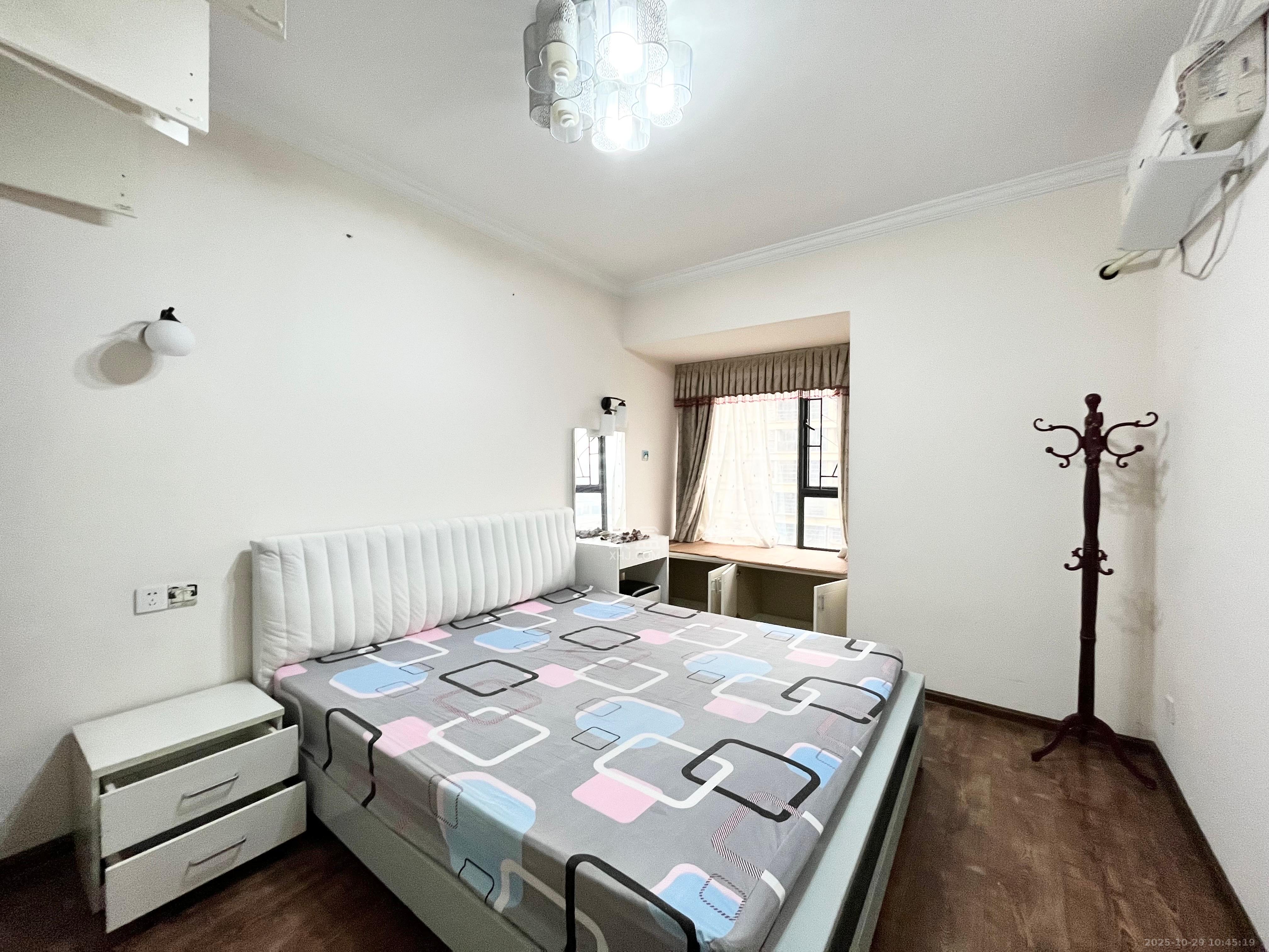 保利麓谷林语C区  2室2厅1卫    2400.0元/月 保利麓谷林语C区  2室2厅1卫    2400.0元/月室内图