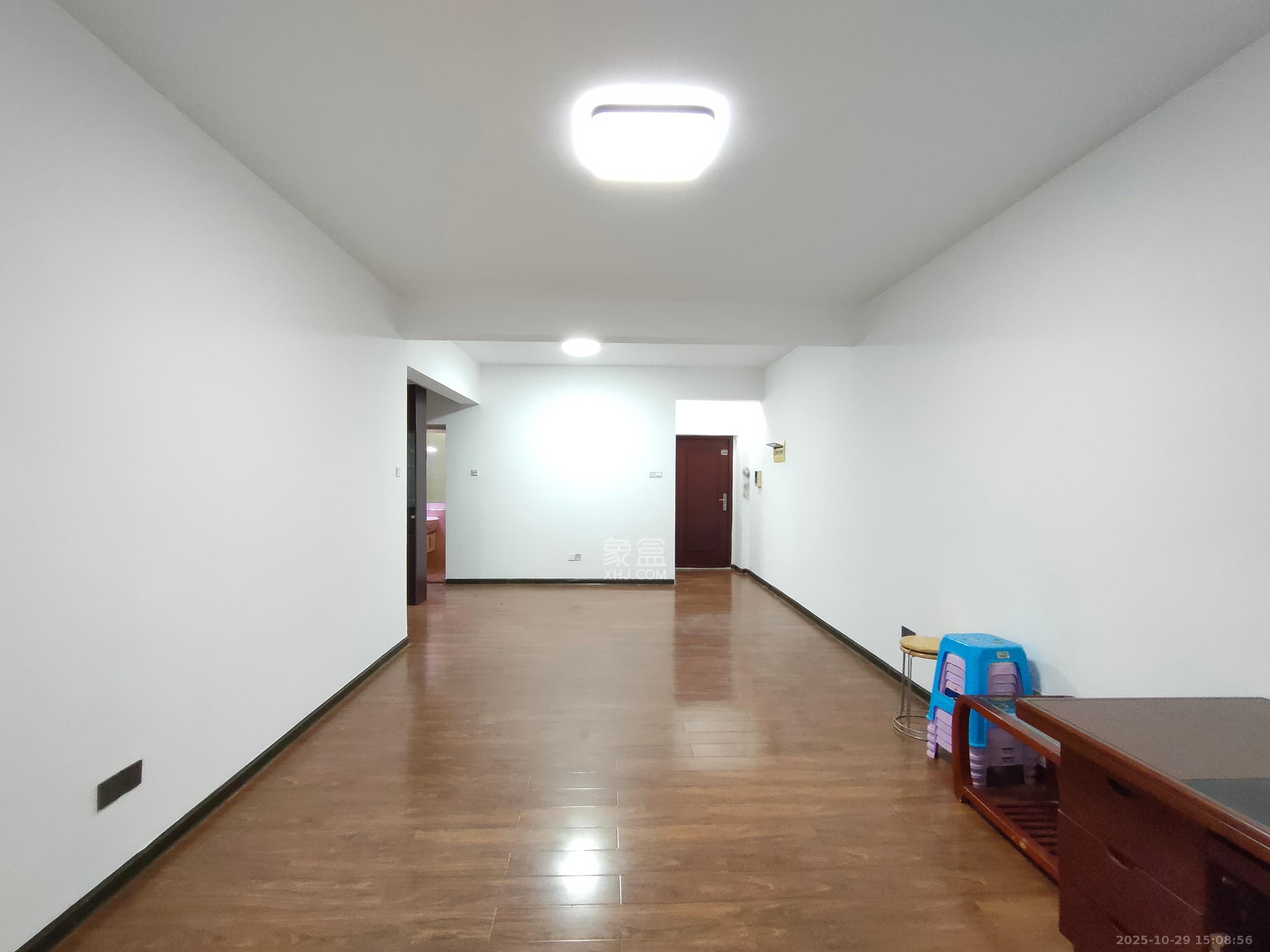 上河国际C区  3室2厅1卫    2200.0元/月