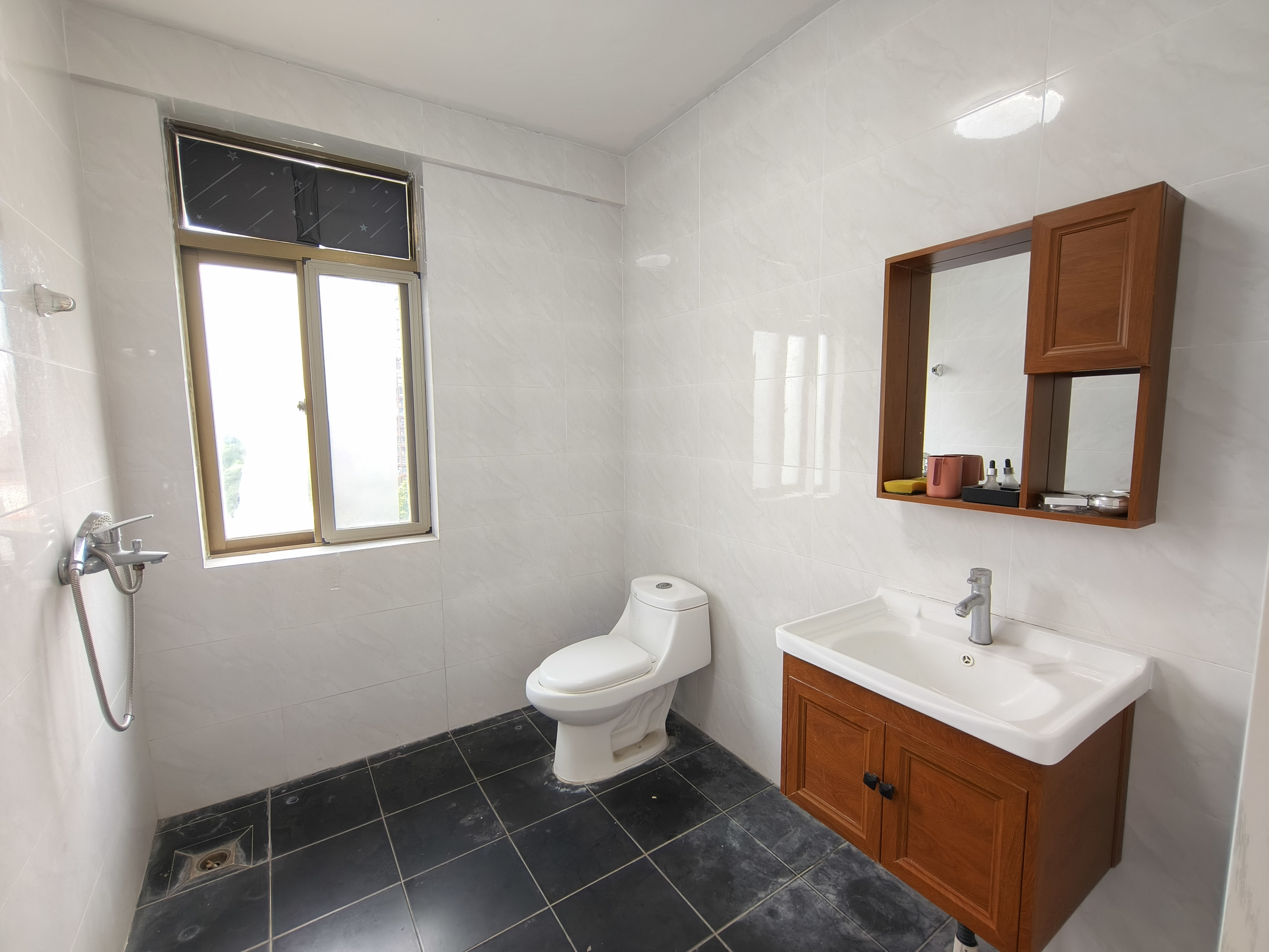 警苑小区 5室2厅2卫 4500.0元/月 警苑小区 5室2厅2卫 4500.0元/月室内图