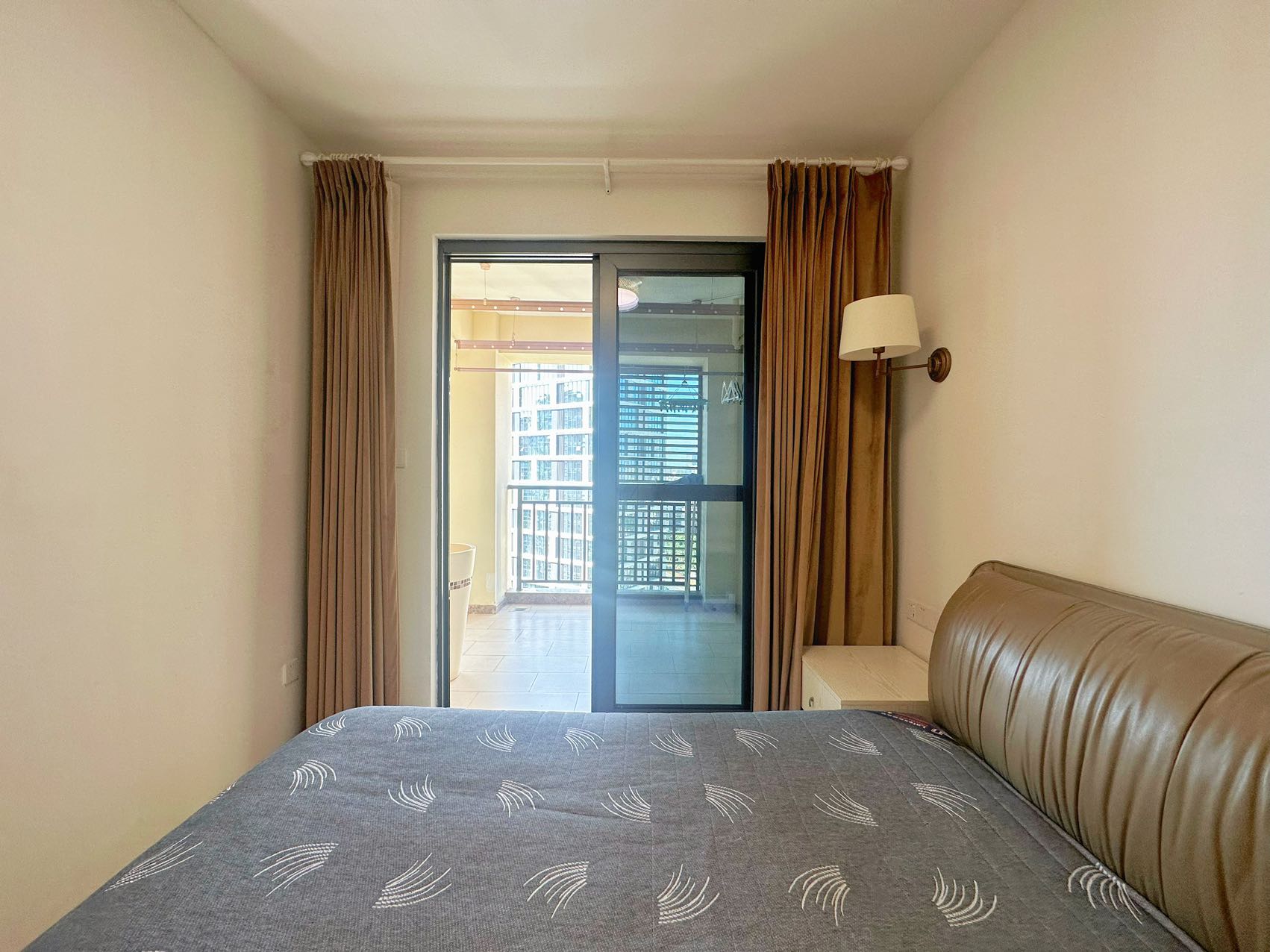 海航豪庭南苑  3室2厅2卫    328.0万 海航豪庭南苑  3室2厅2卫    328.0万客厅