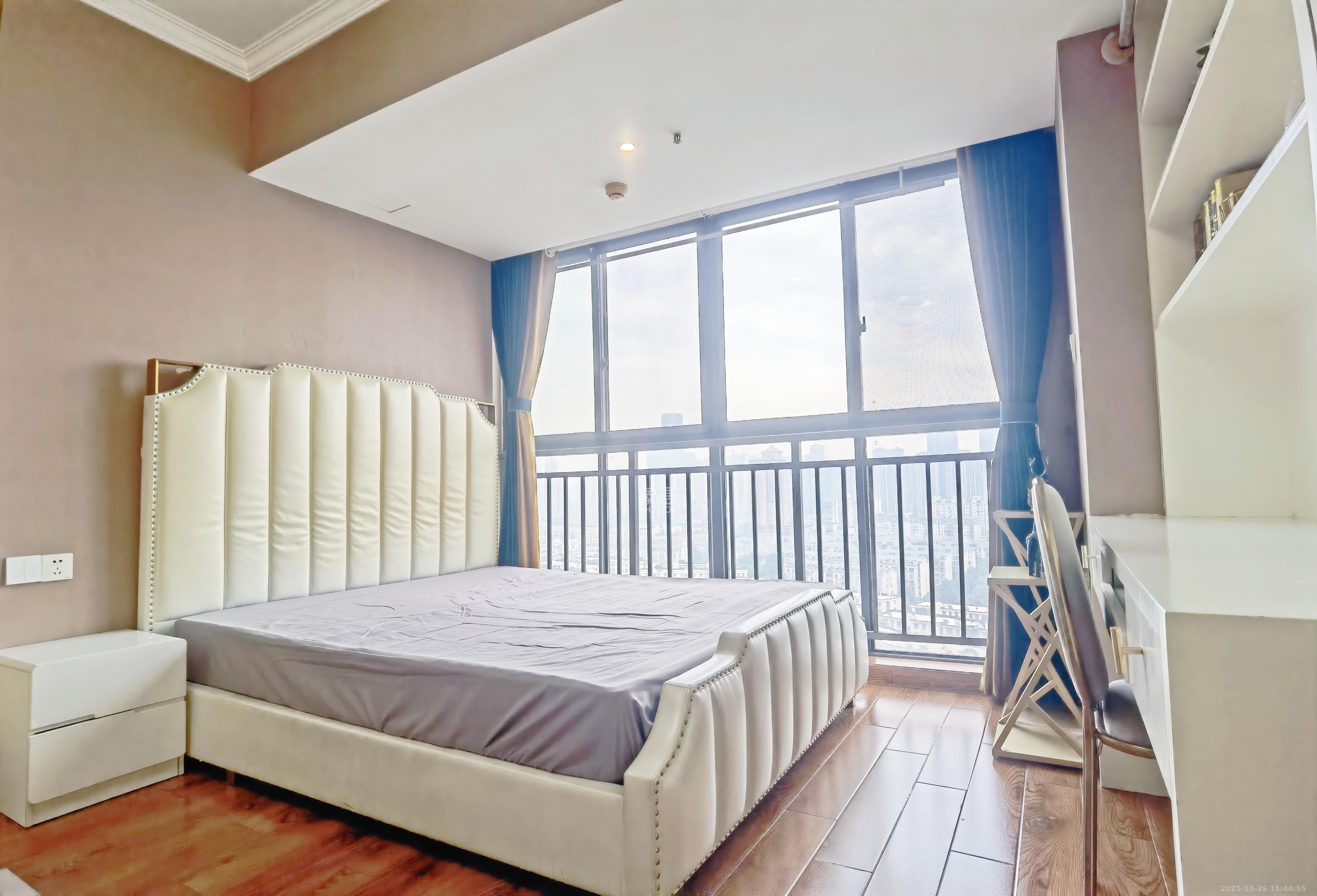 中交里城  1室1厅1卫    1950.0元/月室内图