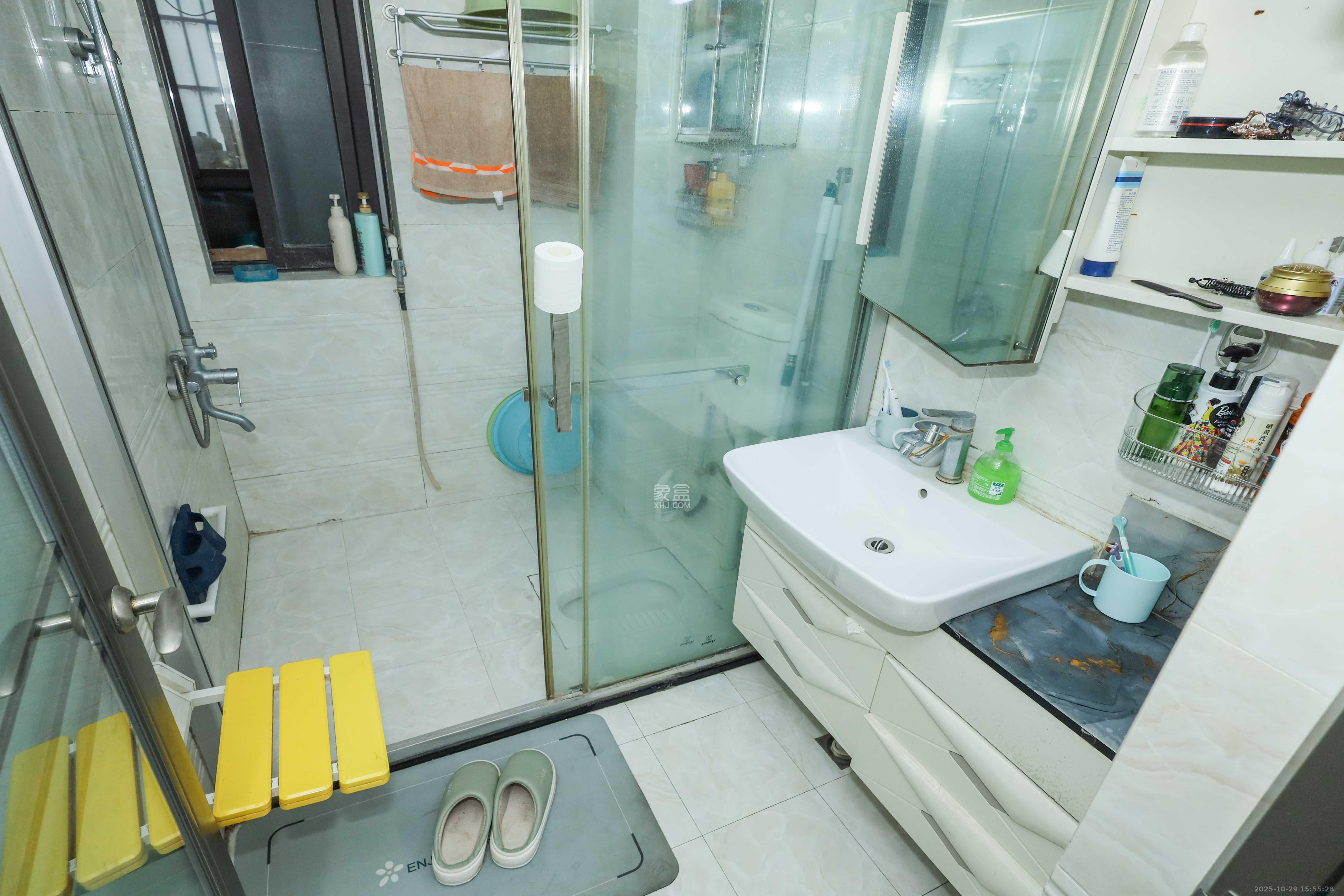 保利麓谷林语E区  4室2厅2卫    121.0万 保利麓谷林语E区  4室2厅2卫    121.0万卫生间