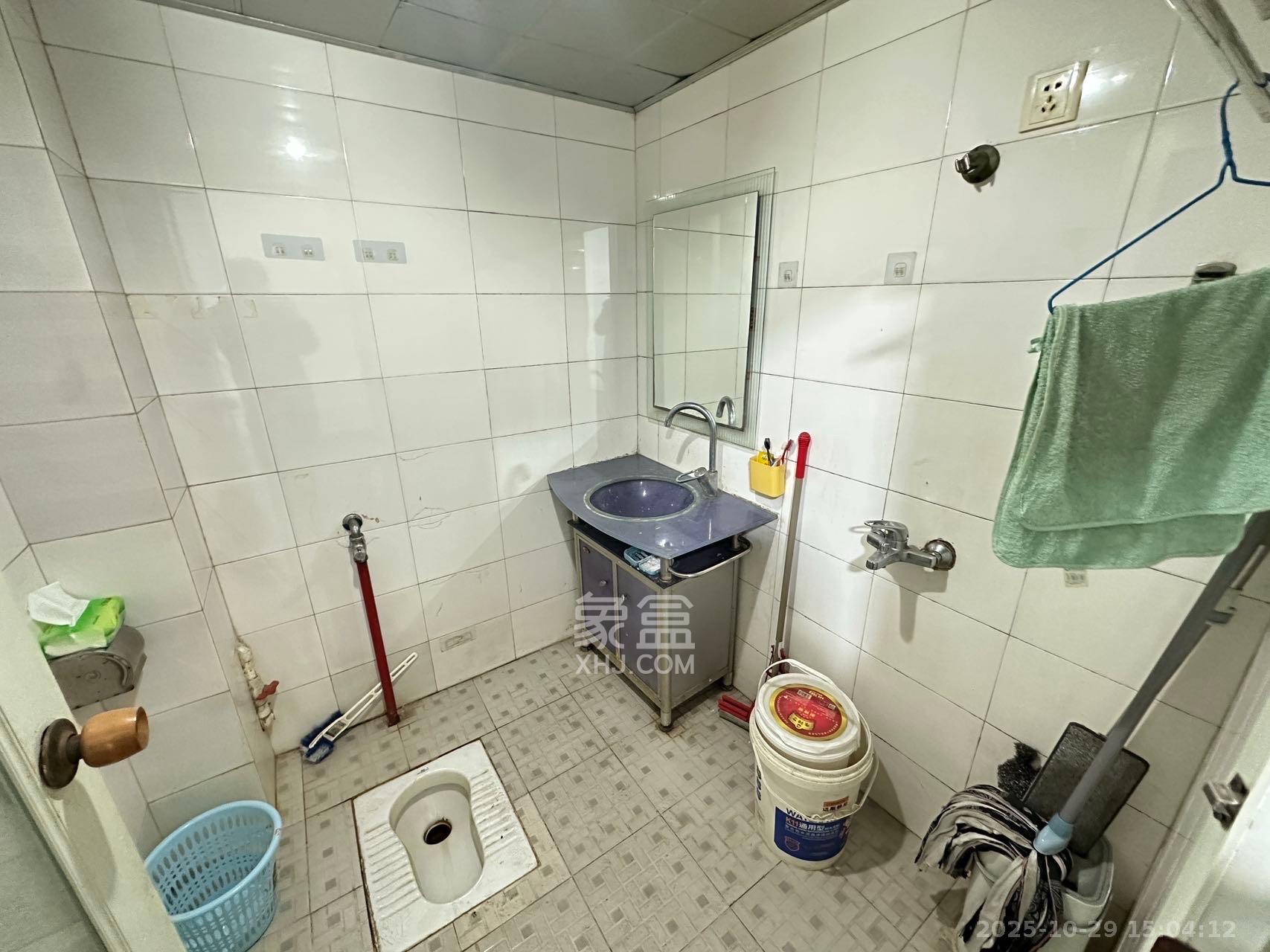 中南汽车世界  2室2厅1卫    1100.0元/月室内图