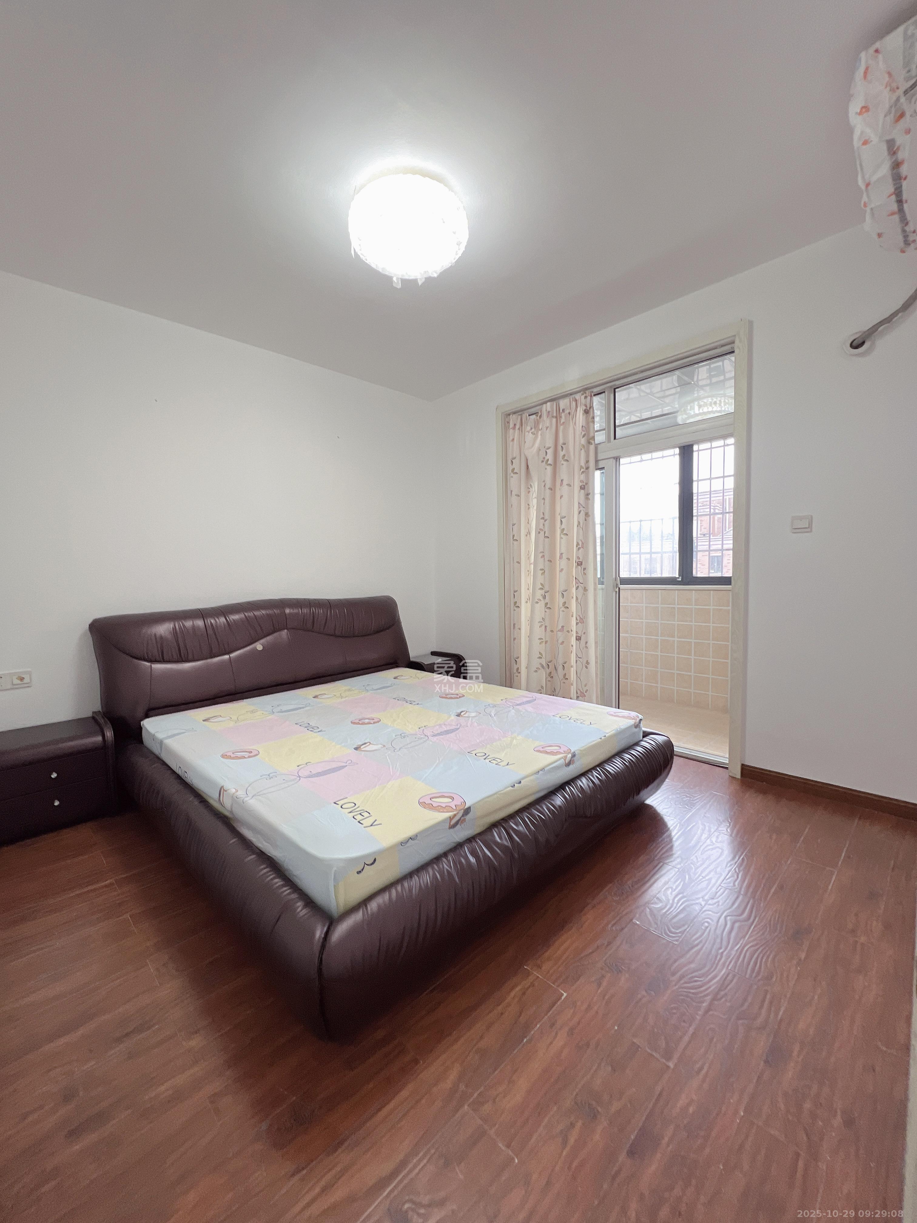 山水湾  3室2厅1卫    1900.0元/月室内图