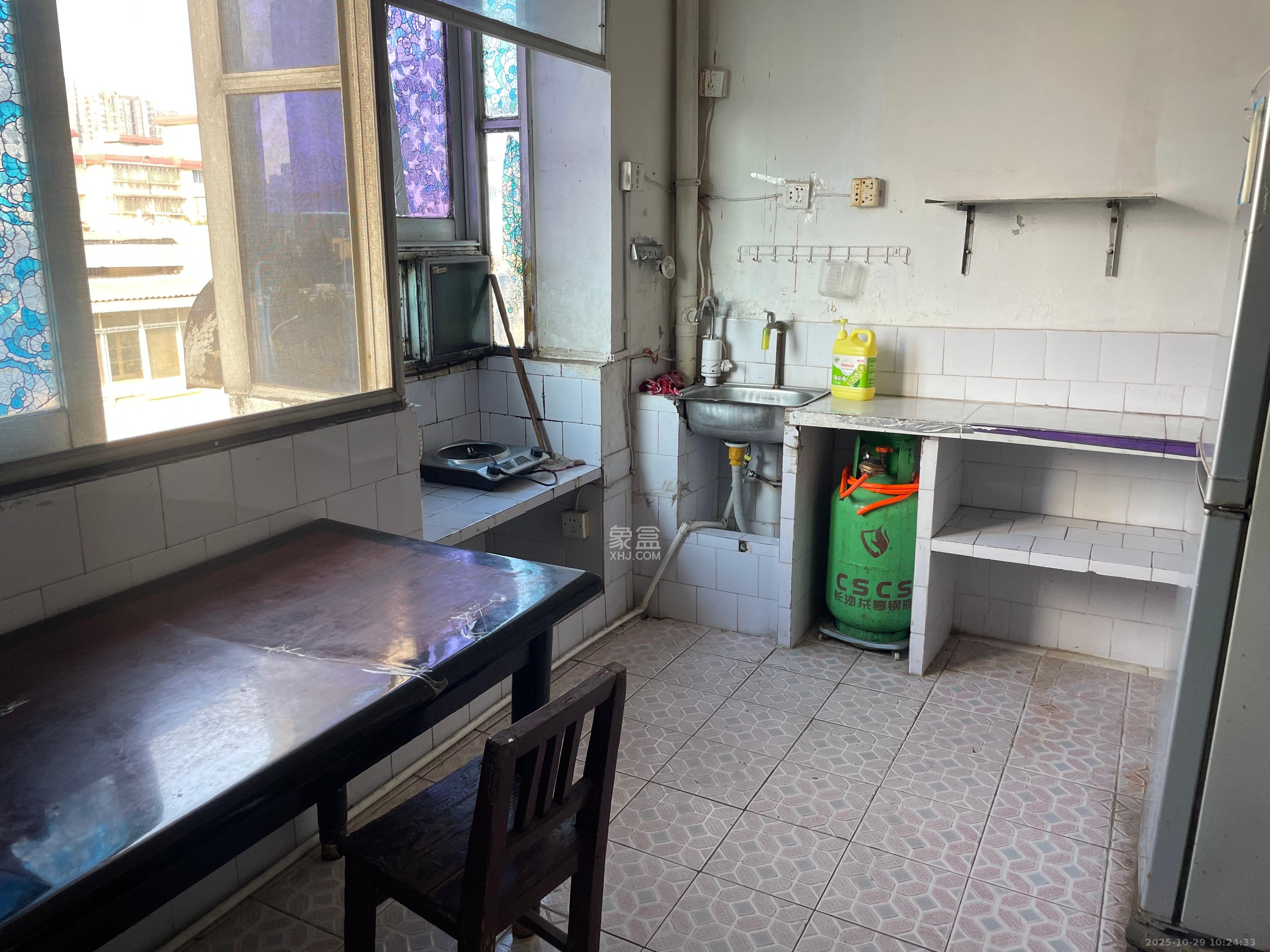 动力南苑  2室1厅1卫    1300.0元/月室内图