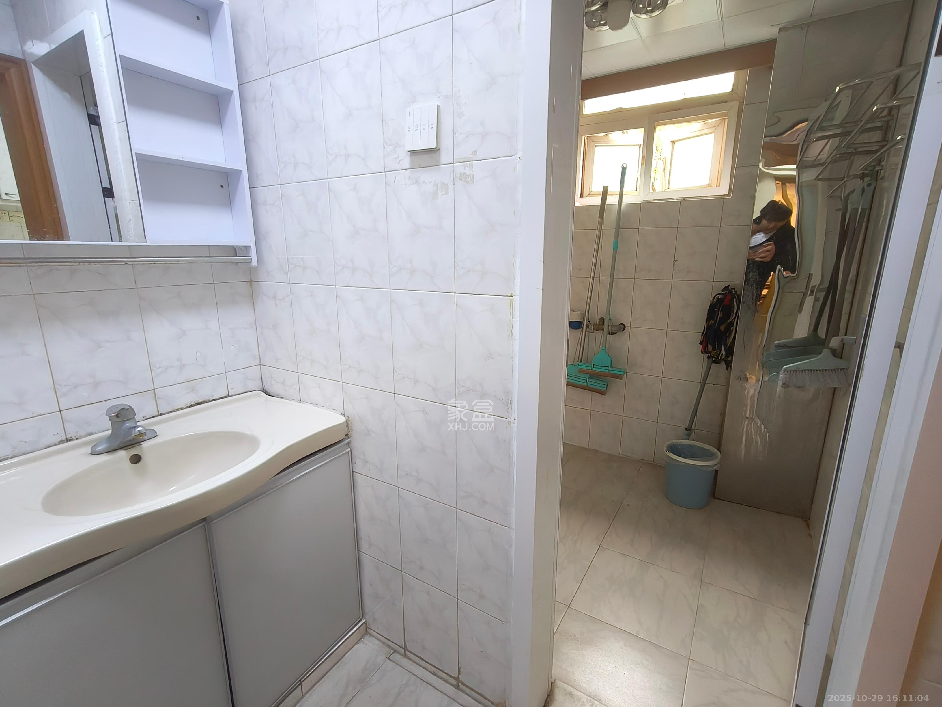 香樟路省委党校 4室2厅2卫 2000.0元/月 香樟路省委党校 4室2厅2卫 2000.0元/月室内图