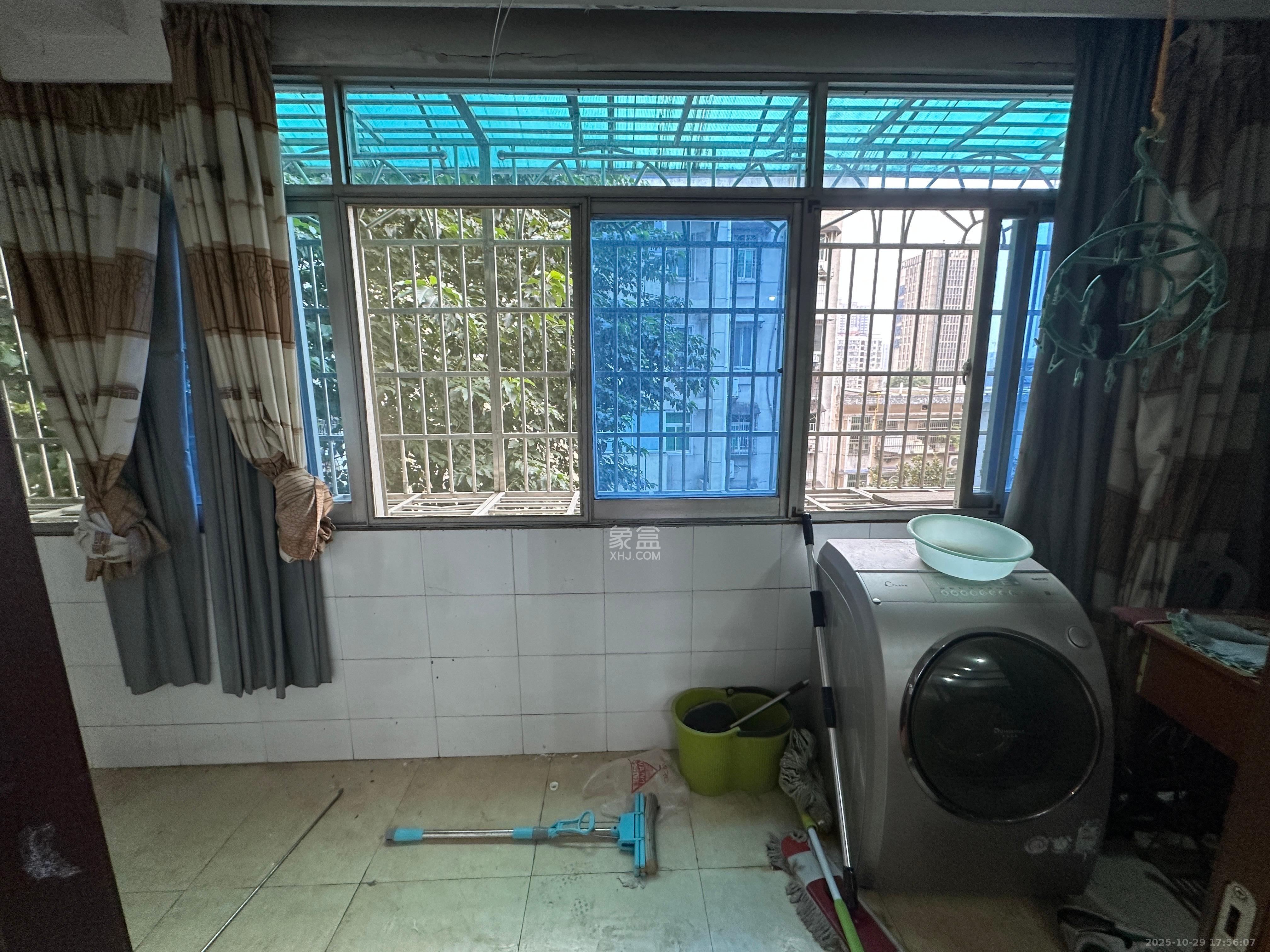 湖南石油化学工业局小区(侯家塘化工厅)  3室2厅1卫    2500.0元/月 湖南石油化学工业局小区(侯家塘化工厅)  3室2厅1卫    2500.0元/月室内图