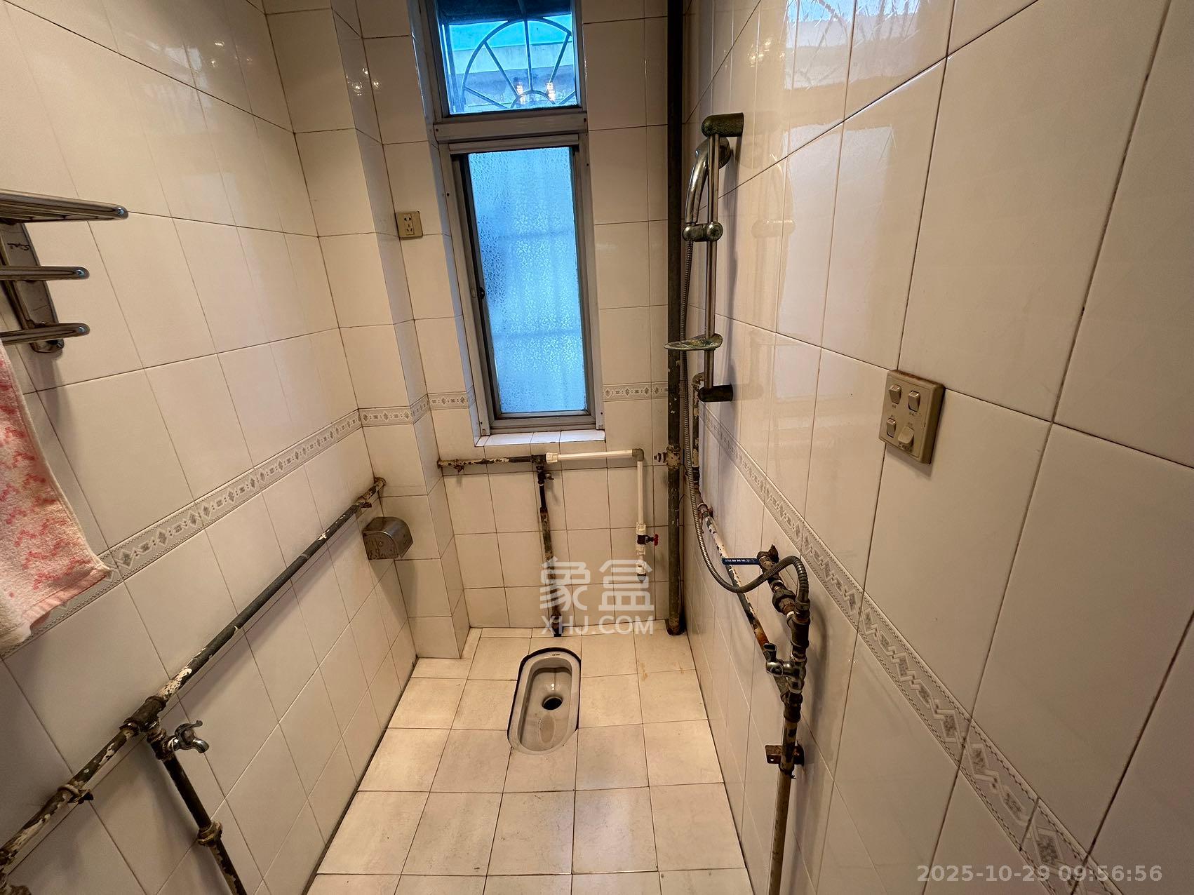 雨花区政府宿舍(韶山路)  4室2厅2卫    1800.0元/月 雨花区政府宿舍(韶山路)  4室2厅2卫    1800.0元/月室内图