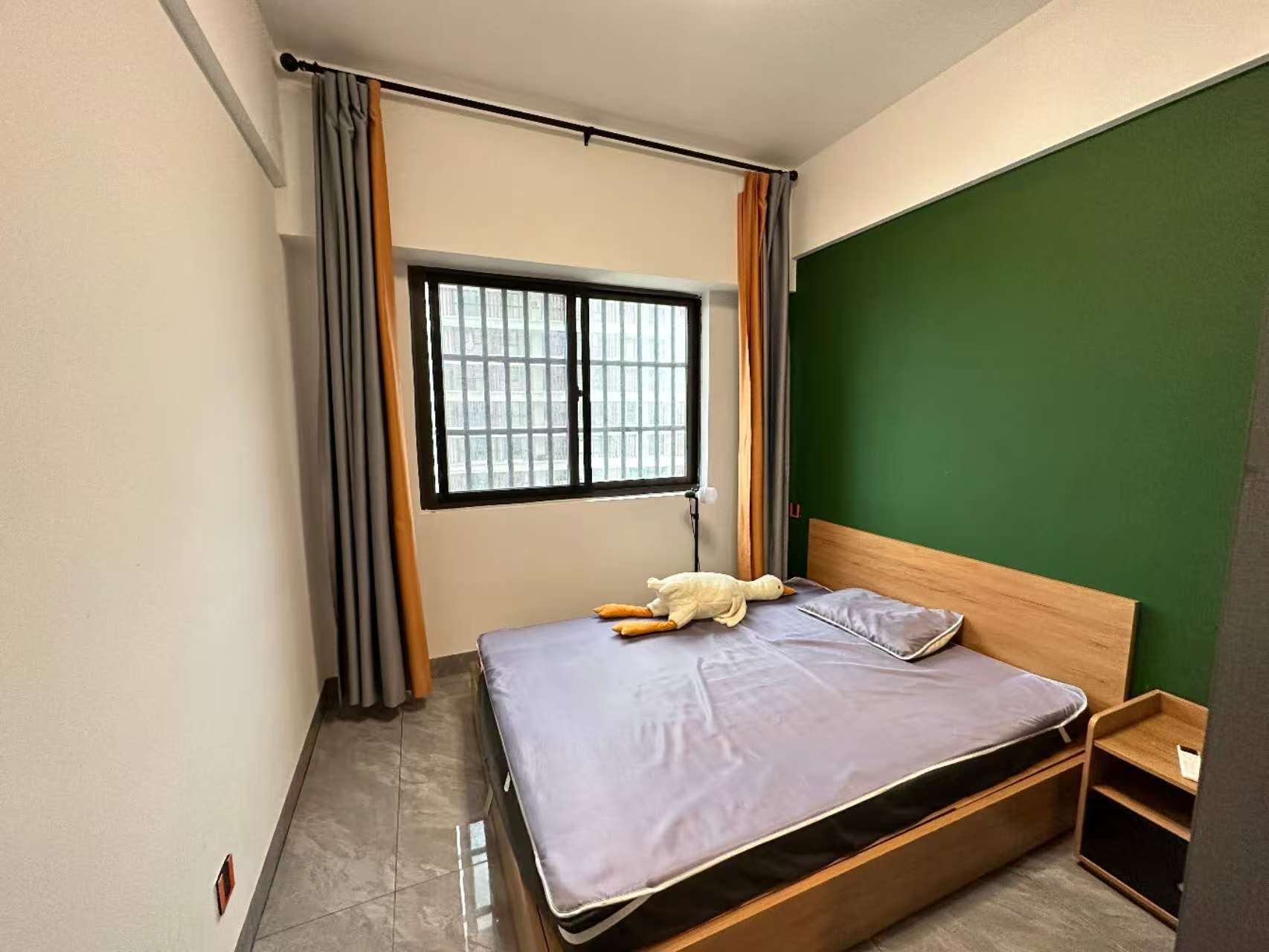 东站国际  1室1厅1卫    2300.0元/月