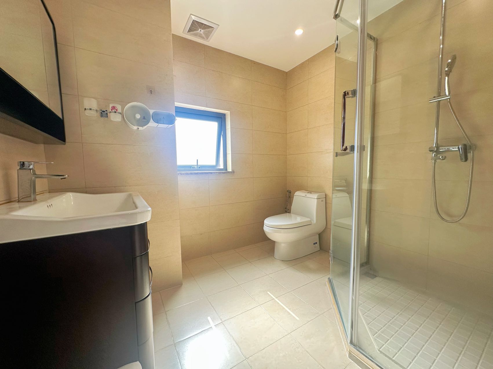 海航豪庭南苑  3室2厅2卫    328.0万 海航豪庭南苑  3室2厅2卫    328.0万客厅