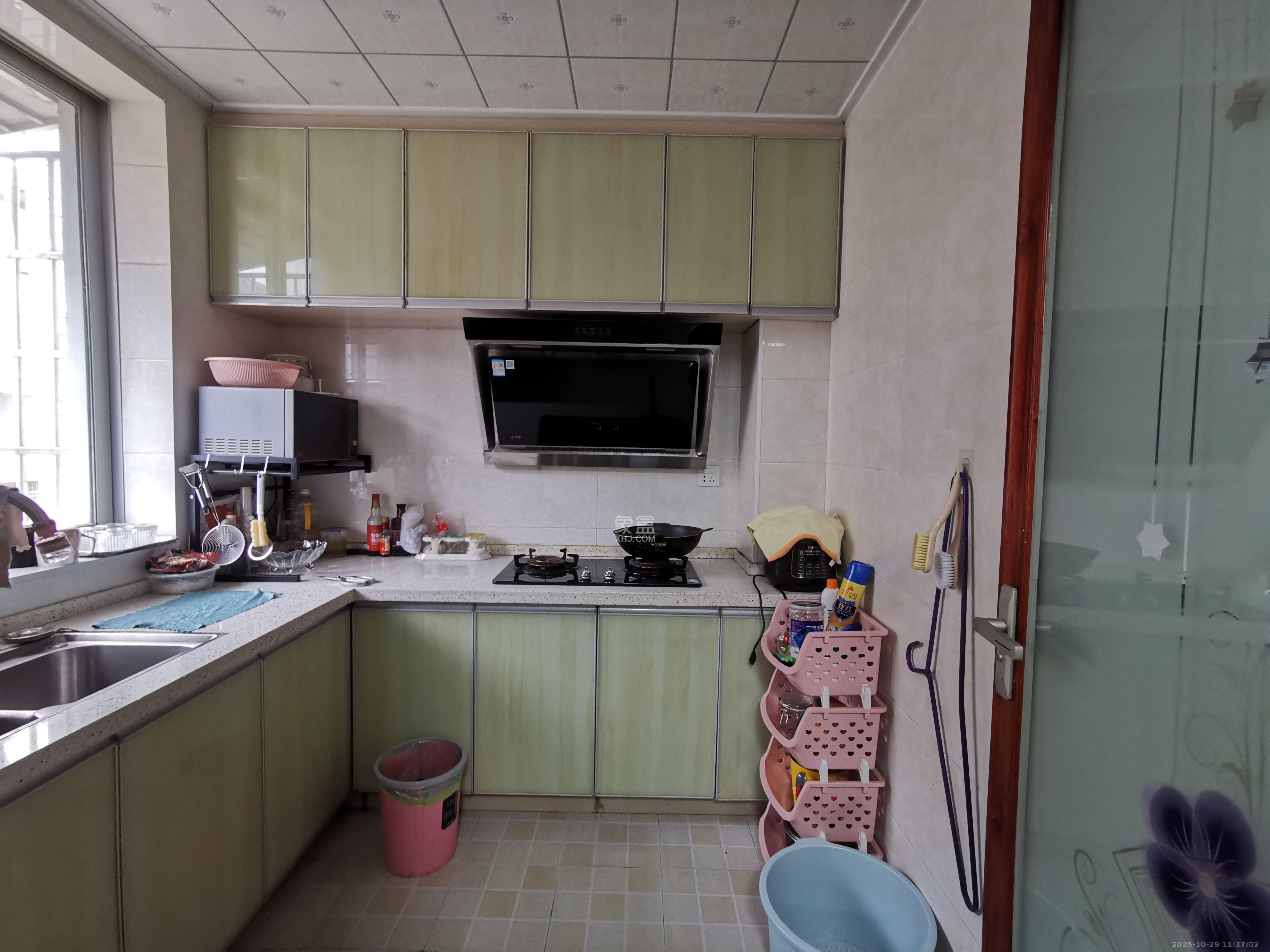 含浦家苑 4室2厅2卫 1680.0元/月 含浦家苑 4室2厅2卫 1680.0元/月室内图