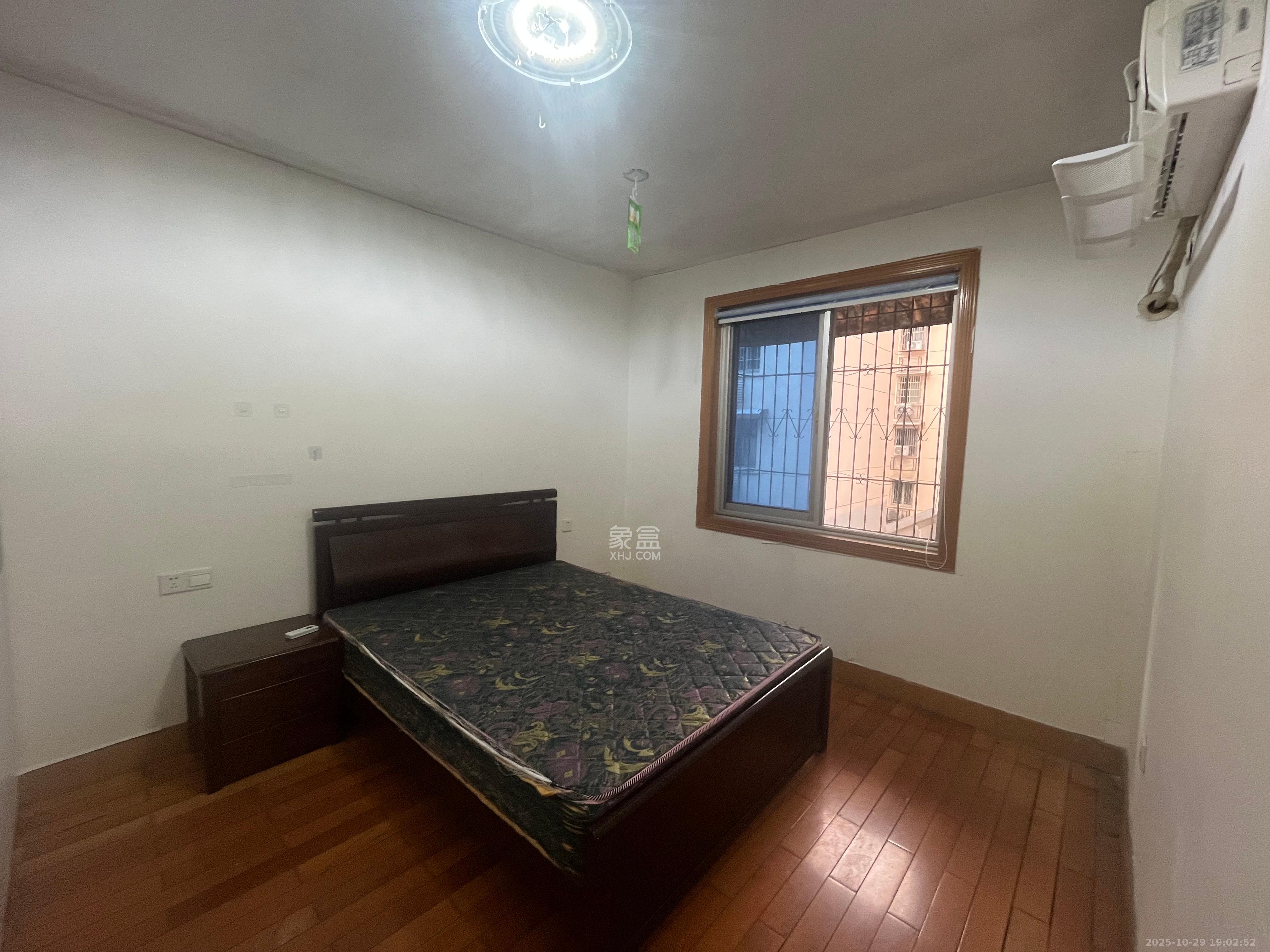 学宫公寓  3室1厅1卫    2500.0元/月室内图