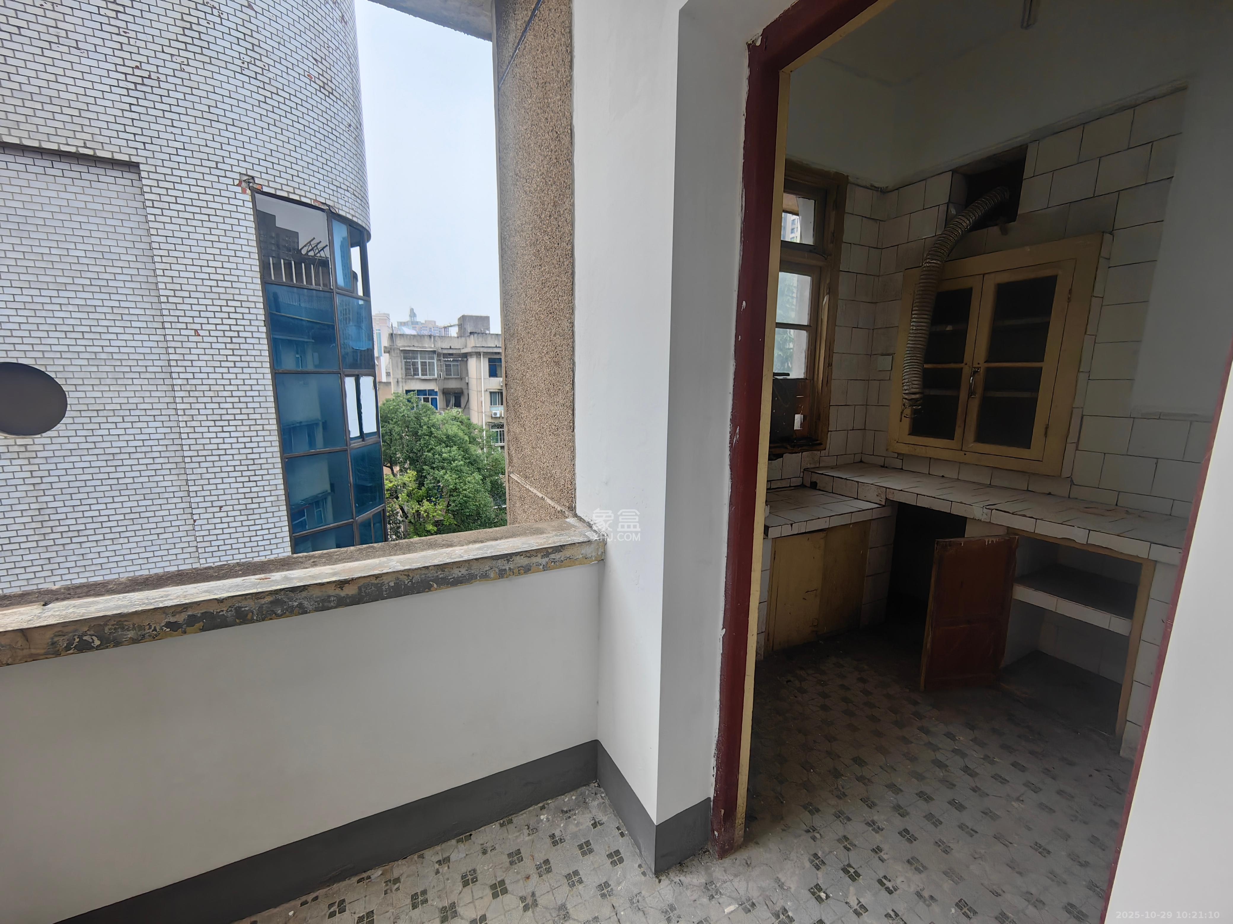 广电南院宿舍 3室2厅1卫 1400.0元/月 广电南院宿舍 3室2厅1卫 1400.0元/月室内图