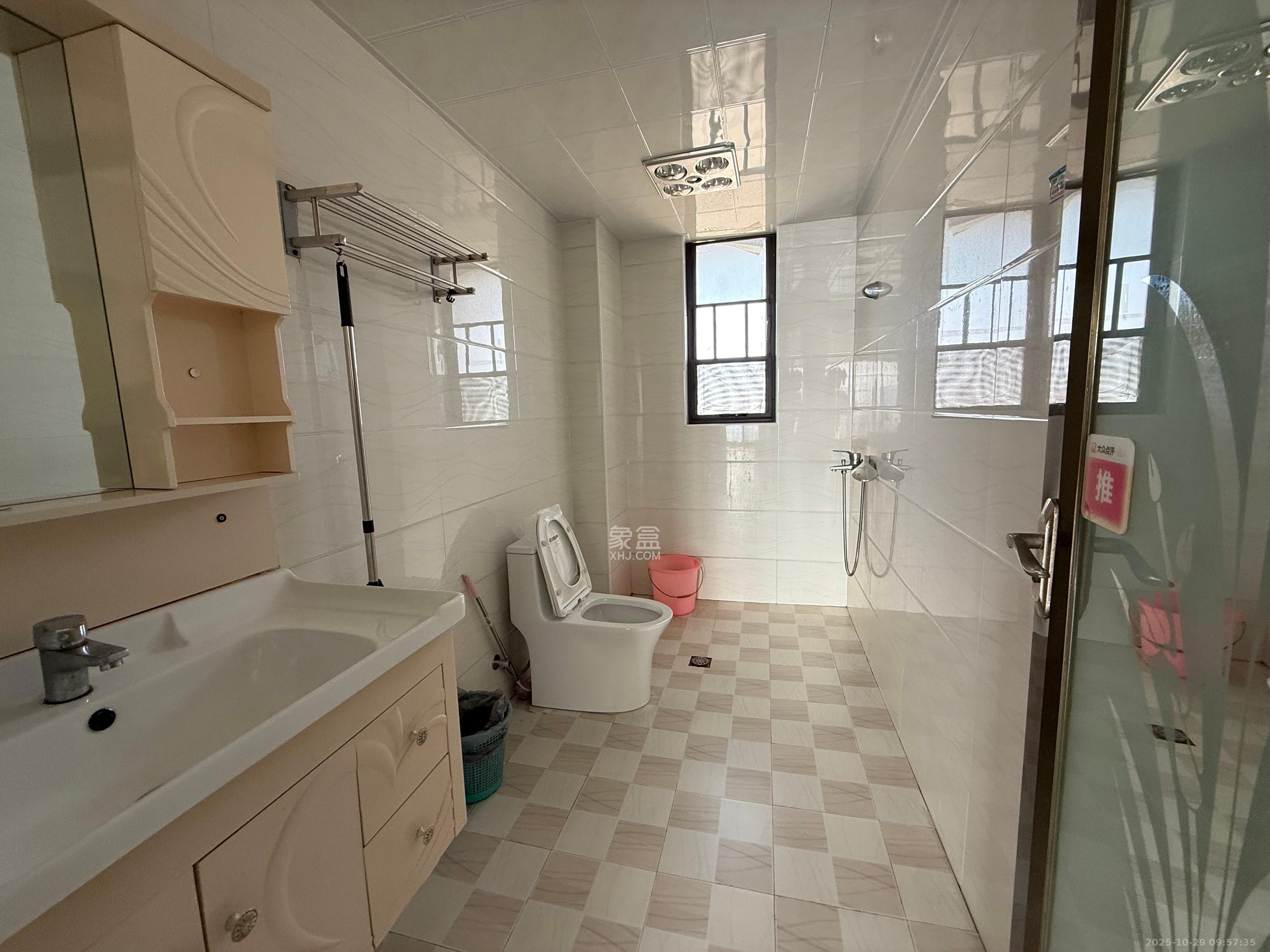 华润五彩城  3室2厅2卫    2200.0元/月 华润五彩城  3室2厅2卫    2200.0元/月室内图