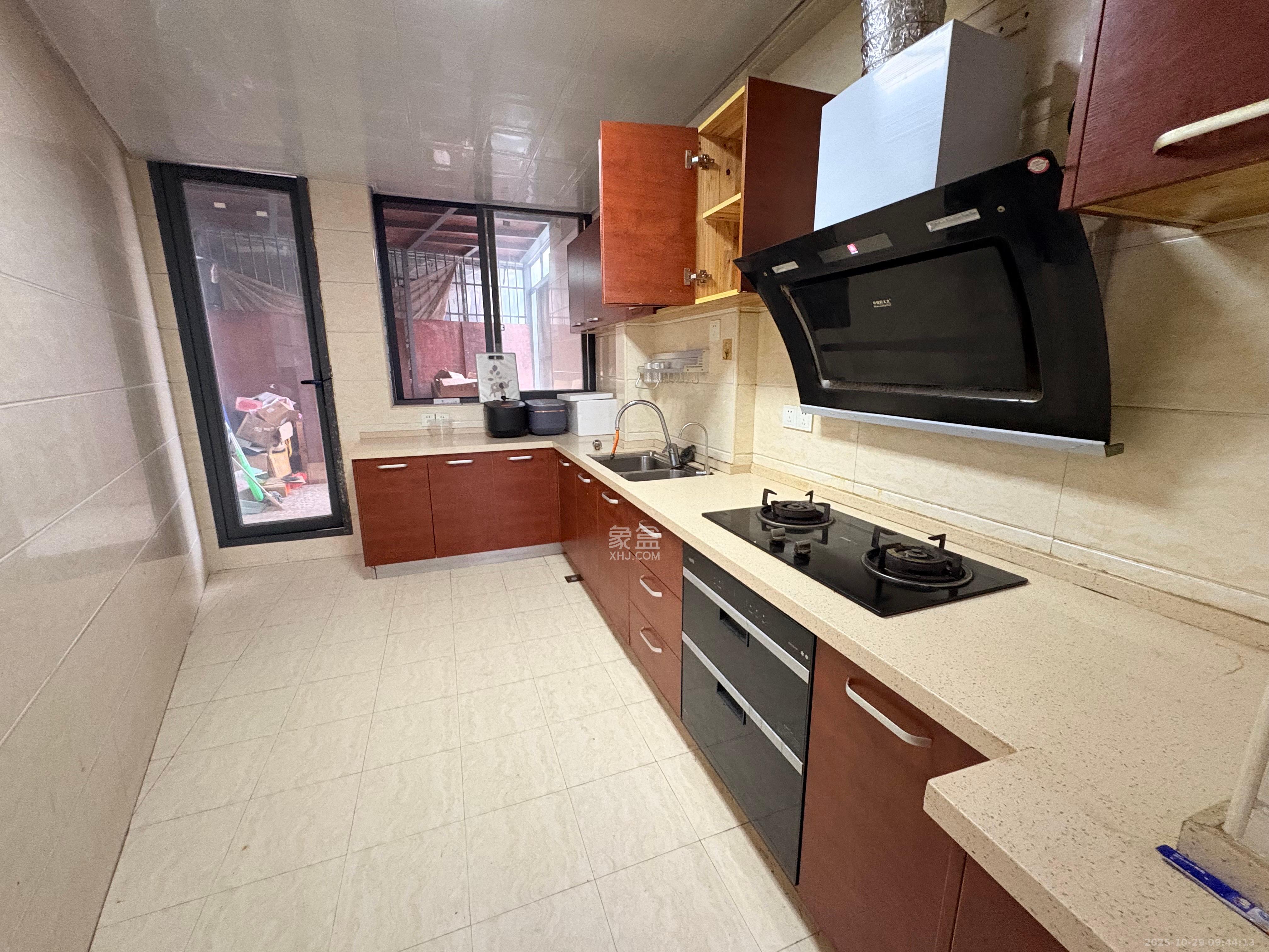 海德公园  3室2厅2卫    2100.0元/月 海德公园  3室2厅2卫    2100.0元/月室内图