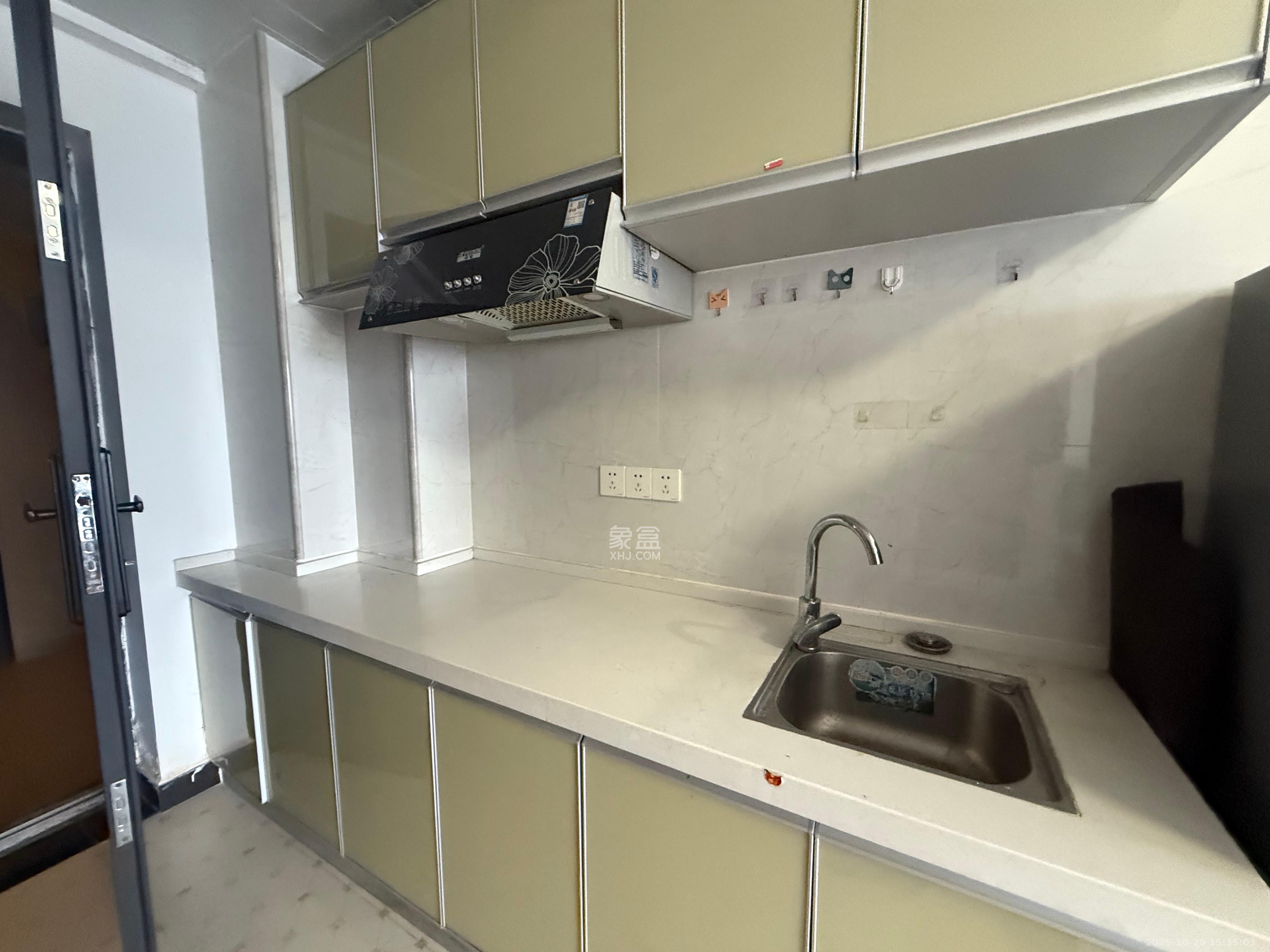 芙蓉万国城MOMA(卓越汇富苑)  1室1厅1卫    1300.0元/月 芙蓉万国城MOMA(卓越汇富苑)  1室1厅1卫    1300.0元/月室内图