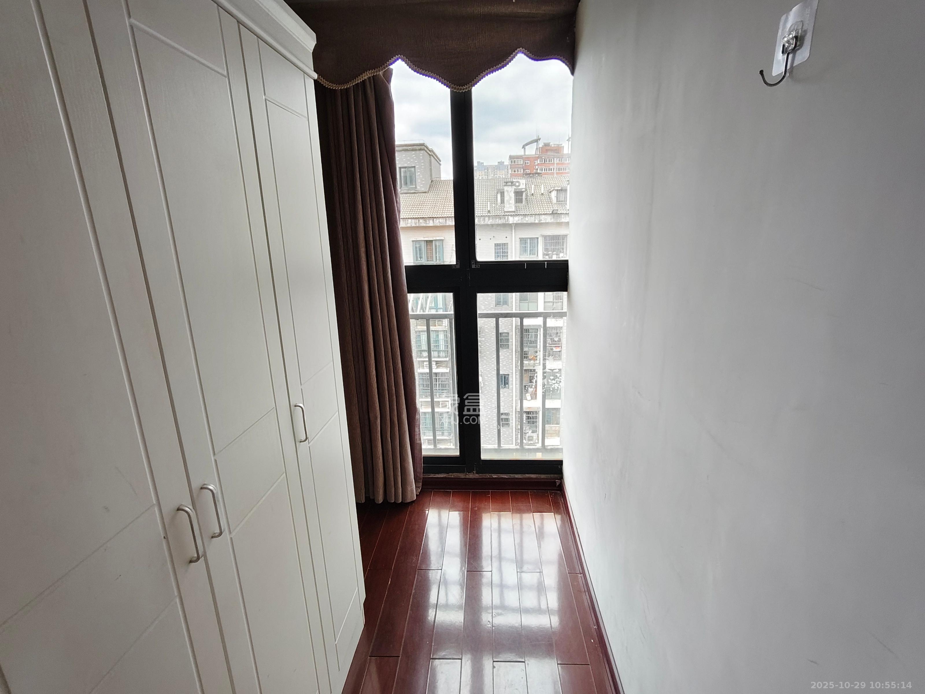 浏阳河畔家园 7室2厅2卫 3700.0元/月 浏阳河畔家园 7室2厅2卫 3700.0元/月室内图