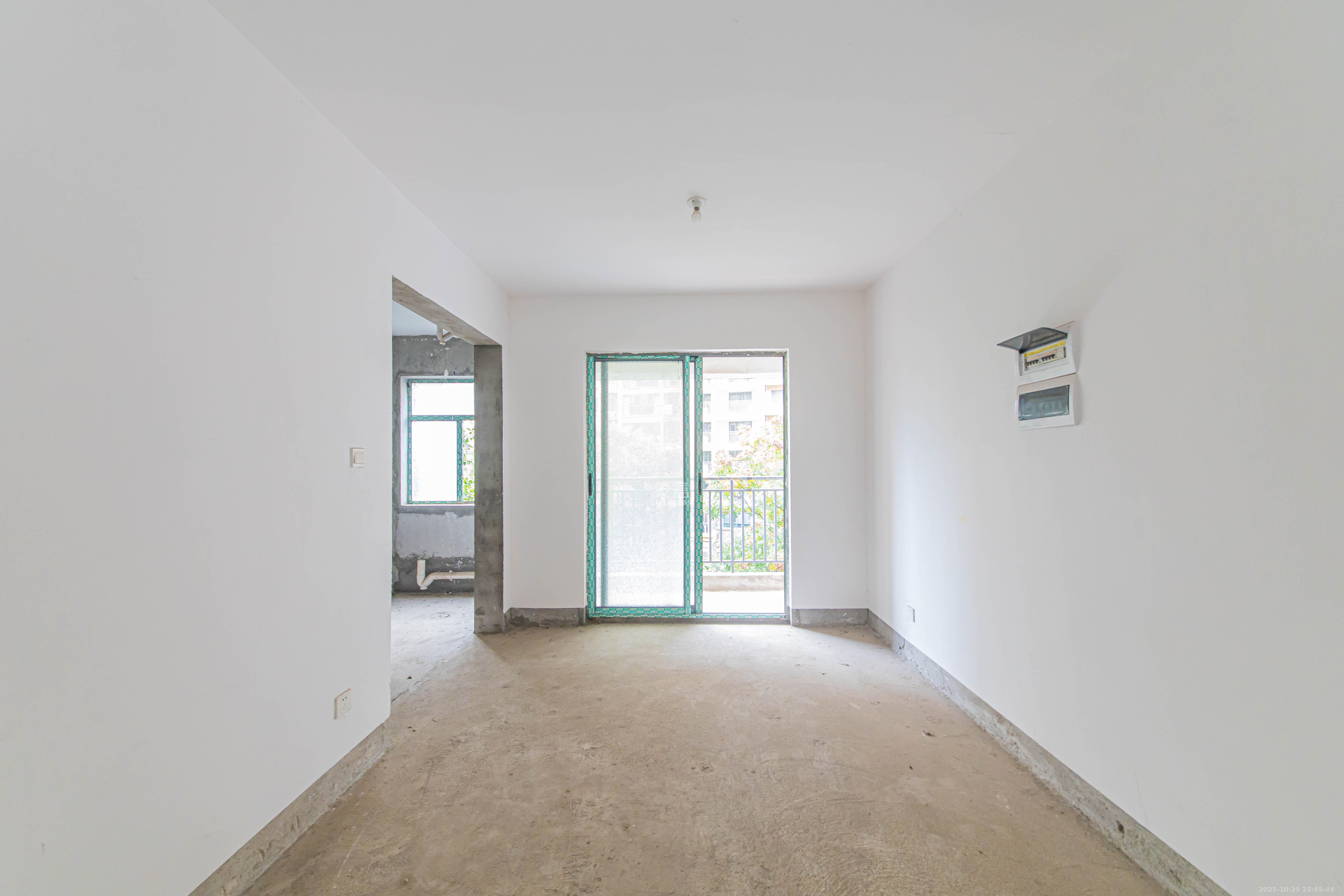 和美星城  4室2厅2卫    110.0万客厅