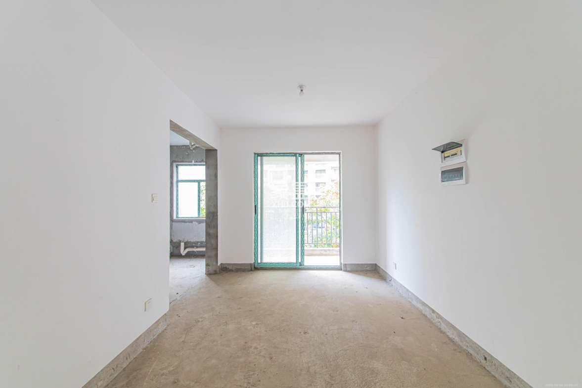 和美星城 4室2厅2卫 110.0万 和美星城 4室2厅2卫 110.0万客厅