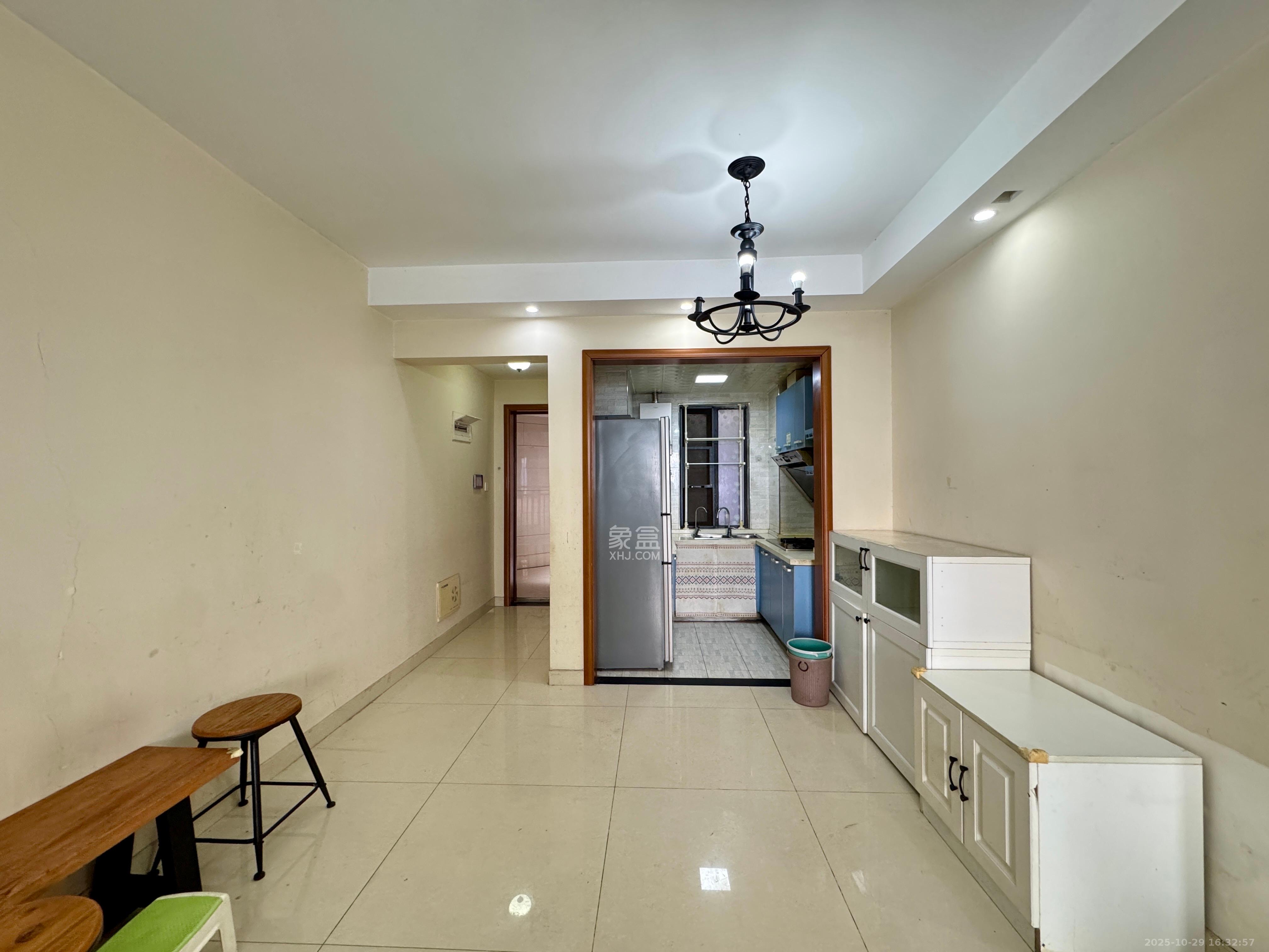 达美D6区  2室1厅1卫    2500.0元/月室内图