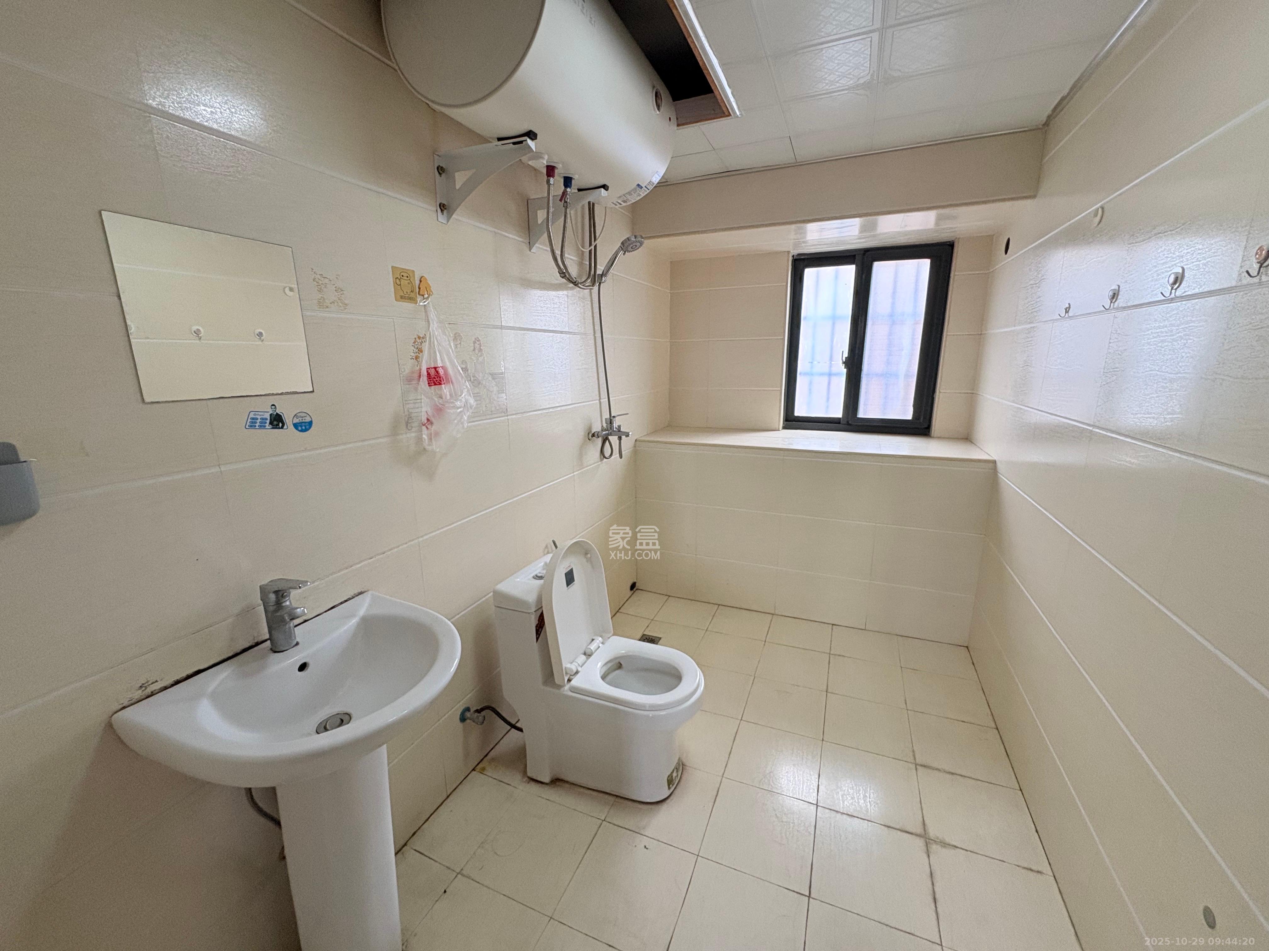 海德公园  3室2厅2卫    2100.0元/月室内图