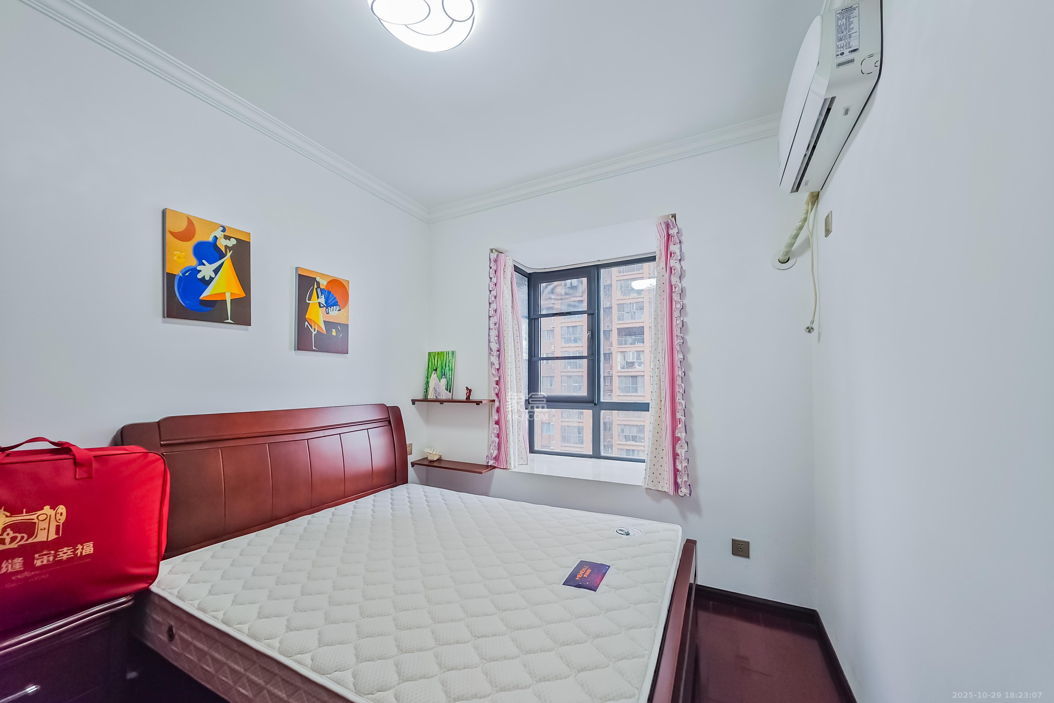 半山壹号  3室2厅2卫    138.0万 半山壹号  3室2厅2卫    138.0万卧室