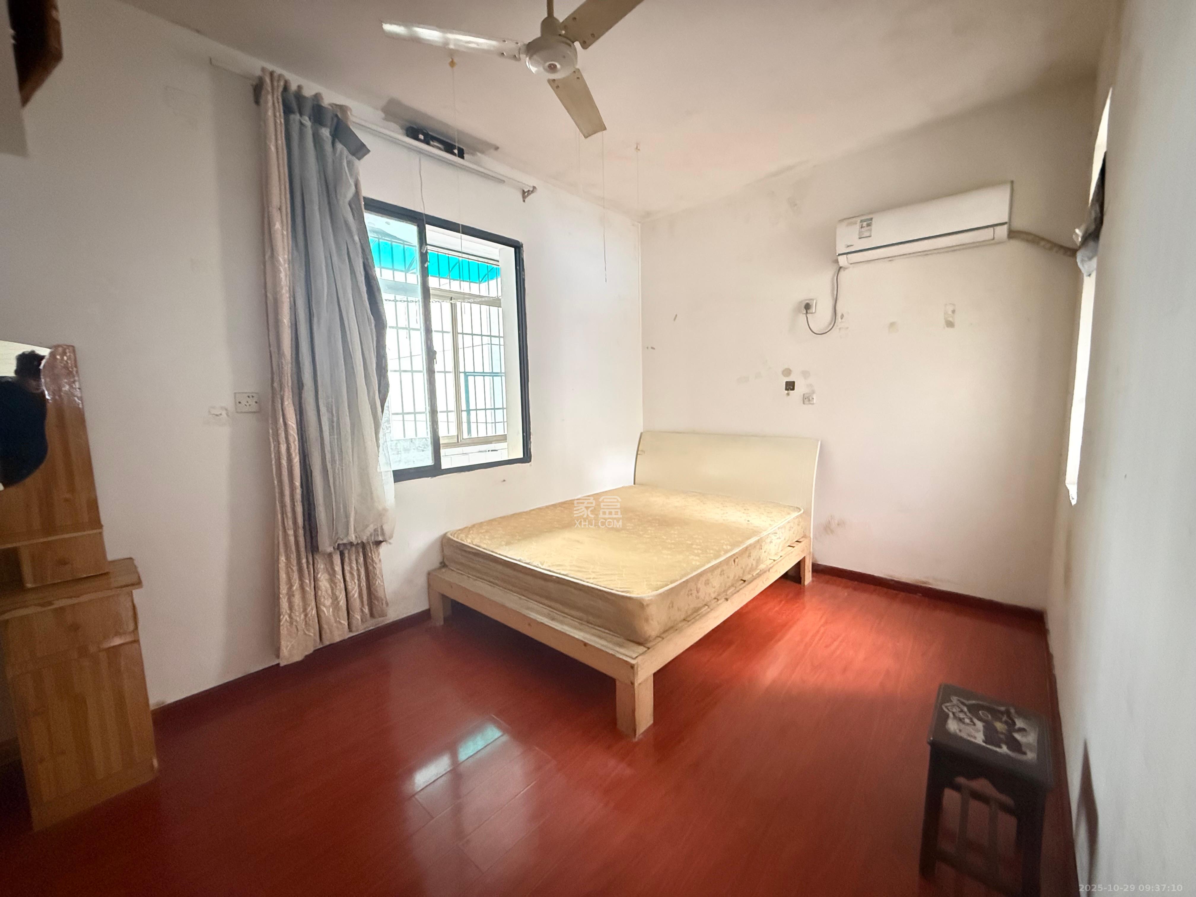 湖商住宅楼  2室1厅1卫    2100.0元/月 湖商住宅楼  2室1厅1卫    2100.0元/月室内图