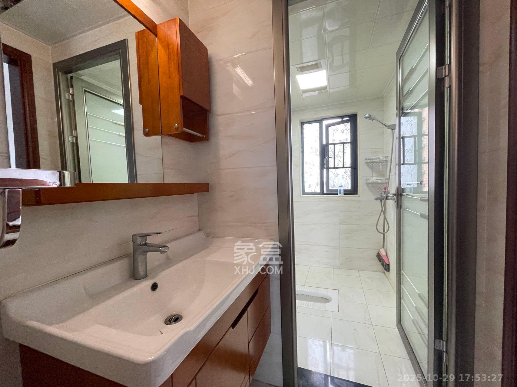 荣盛花语书苑 3室2厅1卫 2750.0元/月 荣盛花语书苑 3室2厅1卫 2750.0元/月室内图