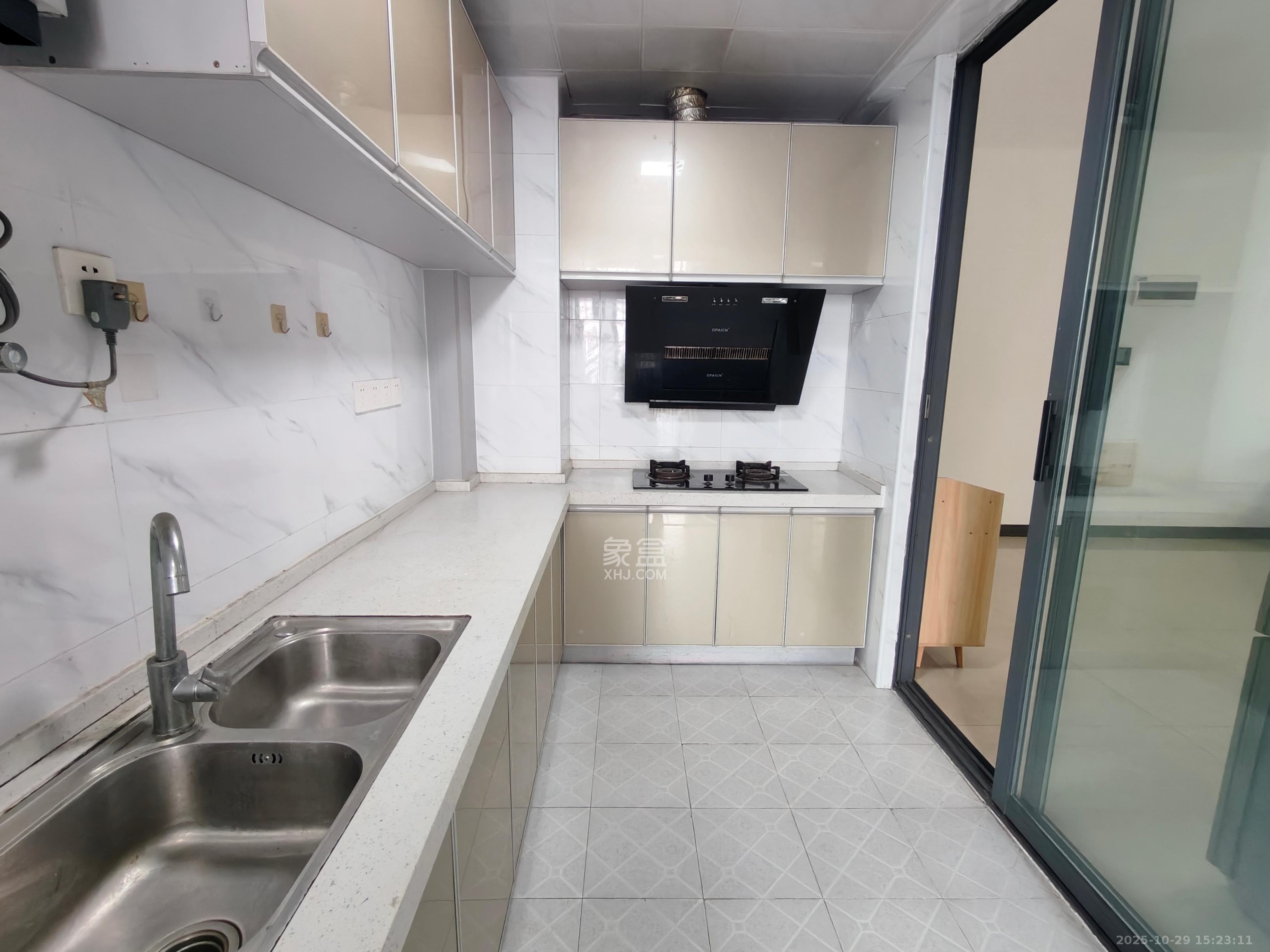 盛世耀凯  3室2厅2卫    2600.0元/月室内图