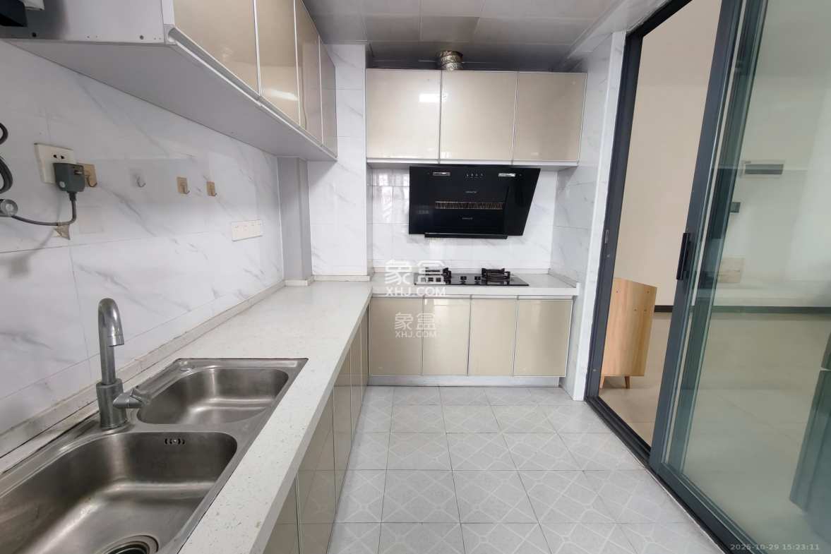 盛世耀凯 3室2厅2卫 2600.0元/月 盛世耀凯 3室2厅2卫 2600.0元/月室内图