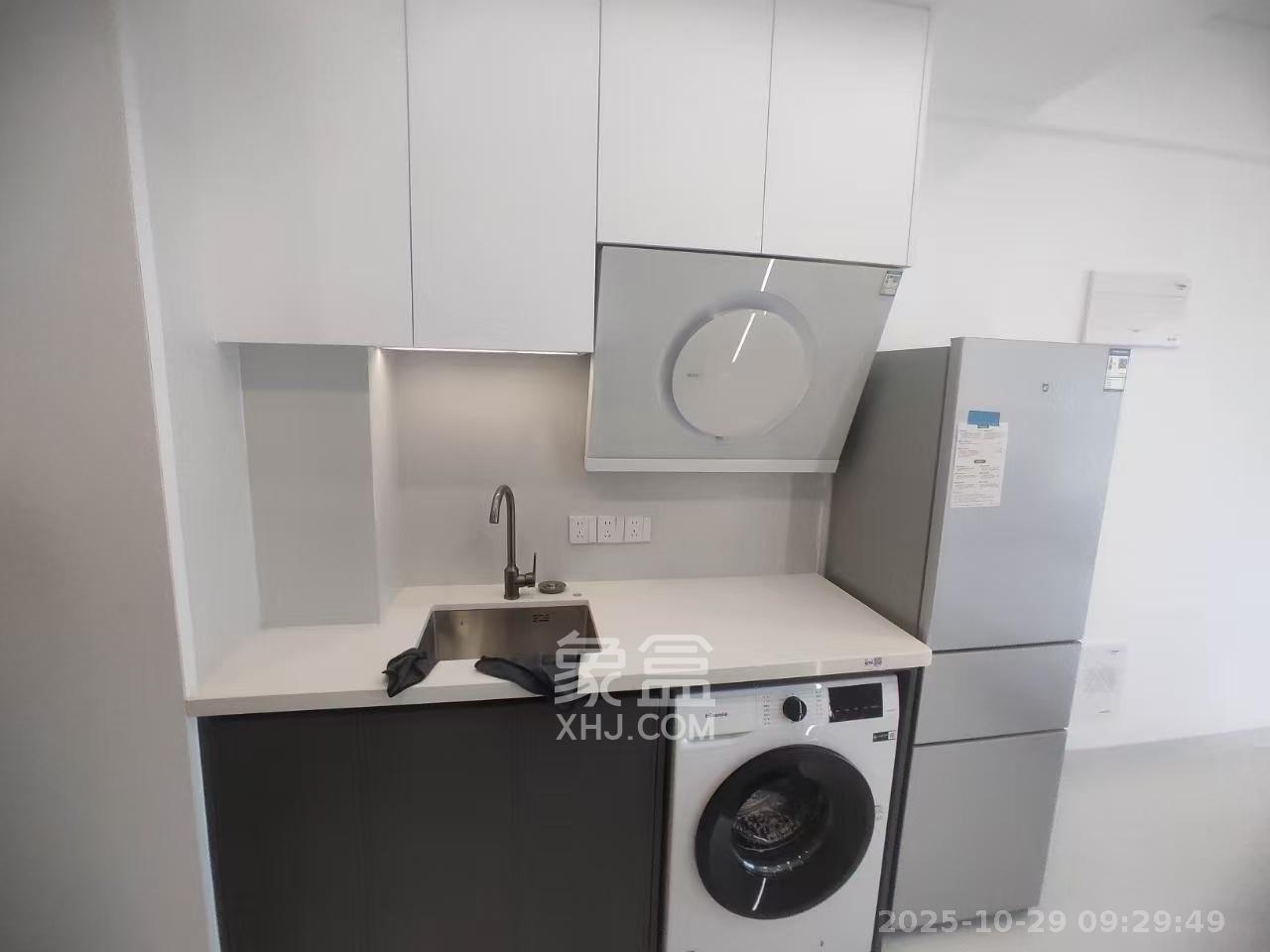 华润置地中心  1室1厅1卫    3200.0元/月 华润置地中心  1室1厅1卫    3200.0元/月