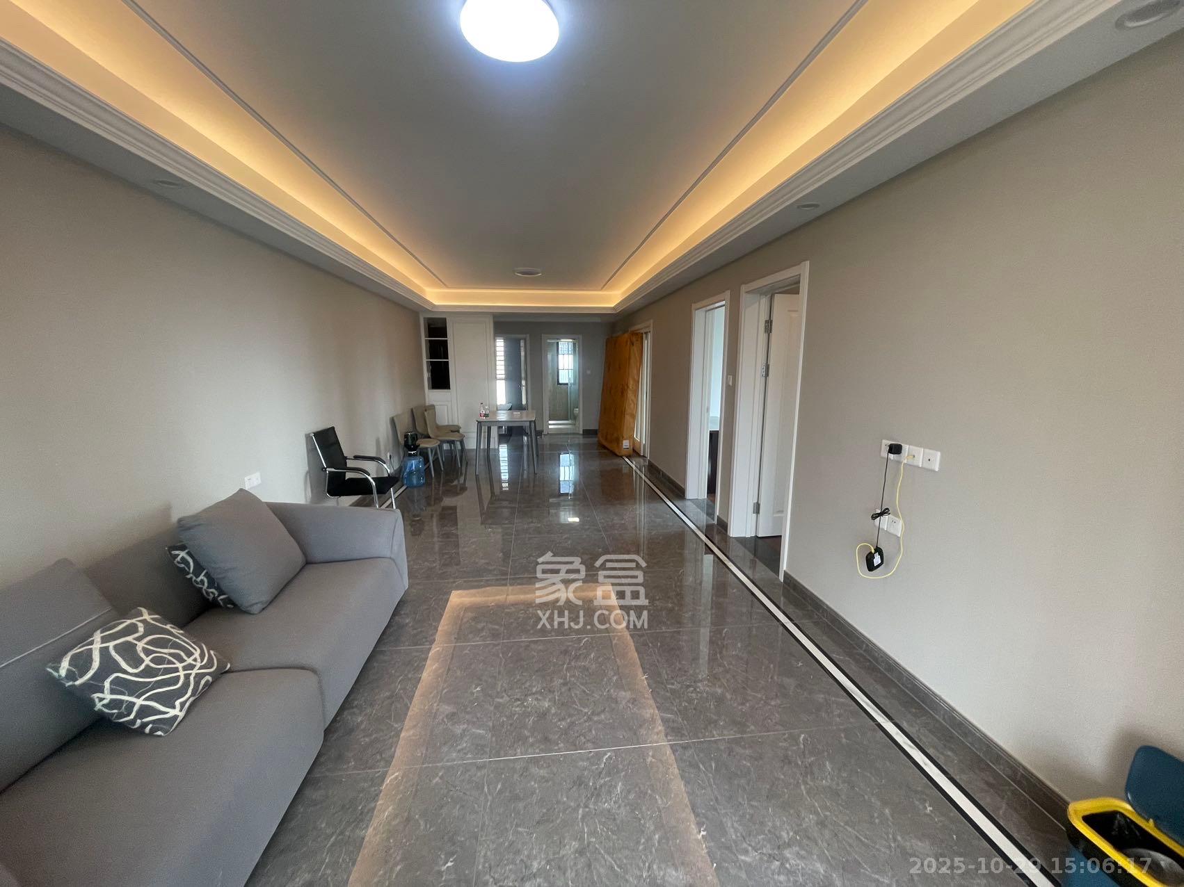 中海珑悦府  4室2厅2卫    3000.0元/月室内图