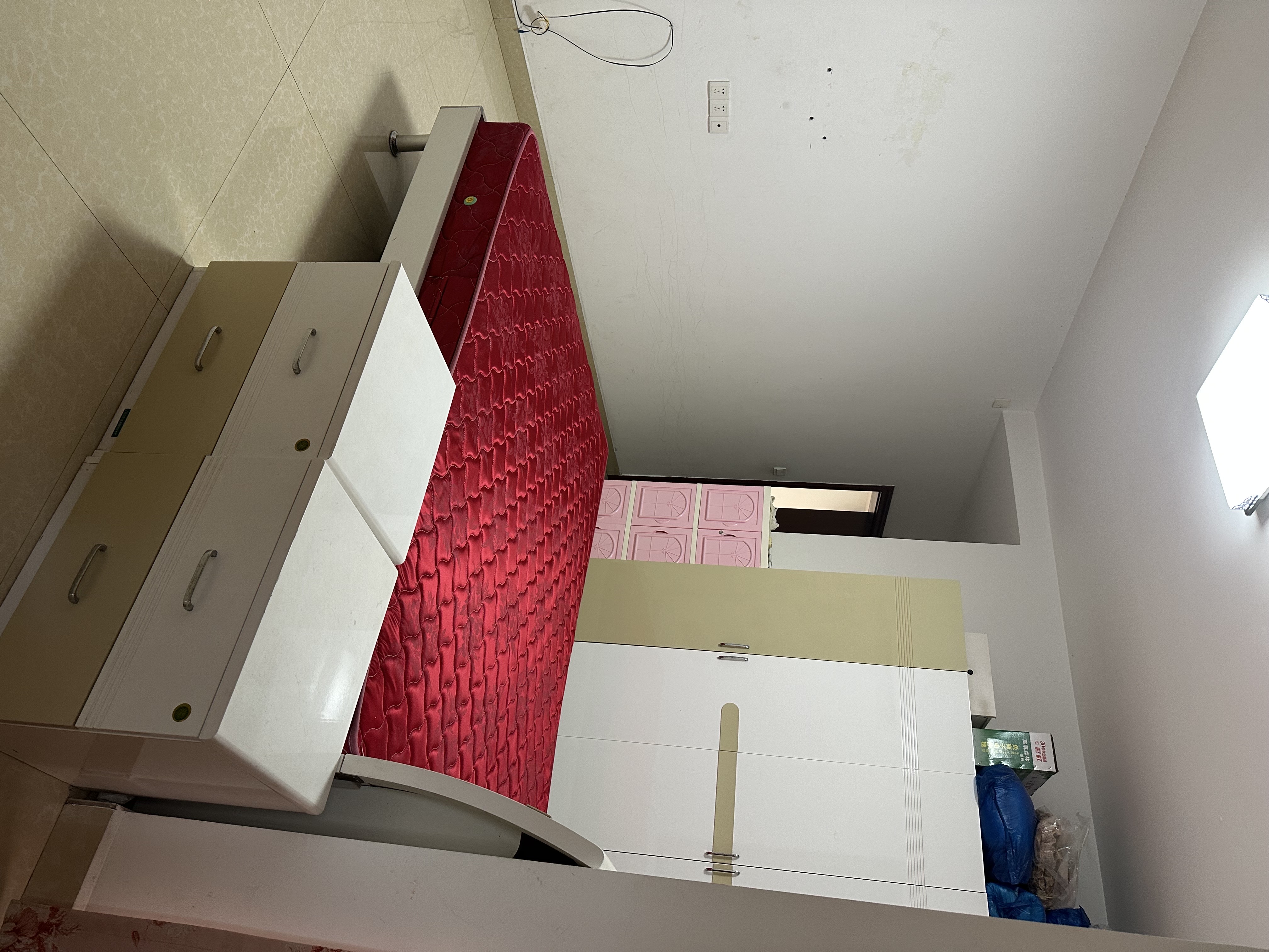 幸福阳光小区  3室2厅2卫    46.8万客厅