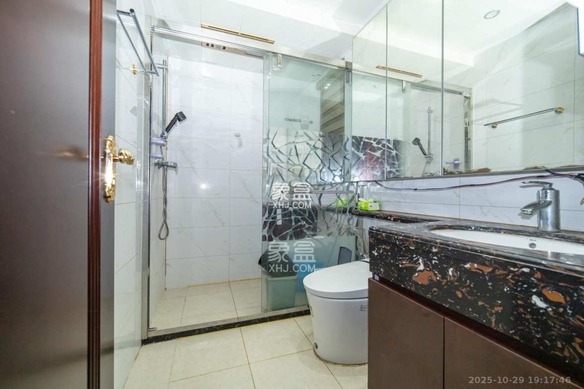 恒大雅苑 3室2厅2卫 112.0万 恒大雅苑 3室2厅2卫 112.0万卫生间