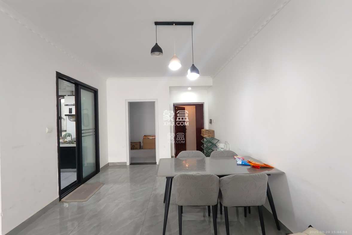 长燃润和天地(长润小区印湘江)  4室2厅2卫    2400.0元/月 长燃润和天地(长润小区印湘江)  4室2厅2卫    2400.0元/月室内图