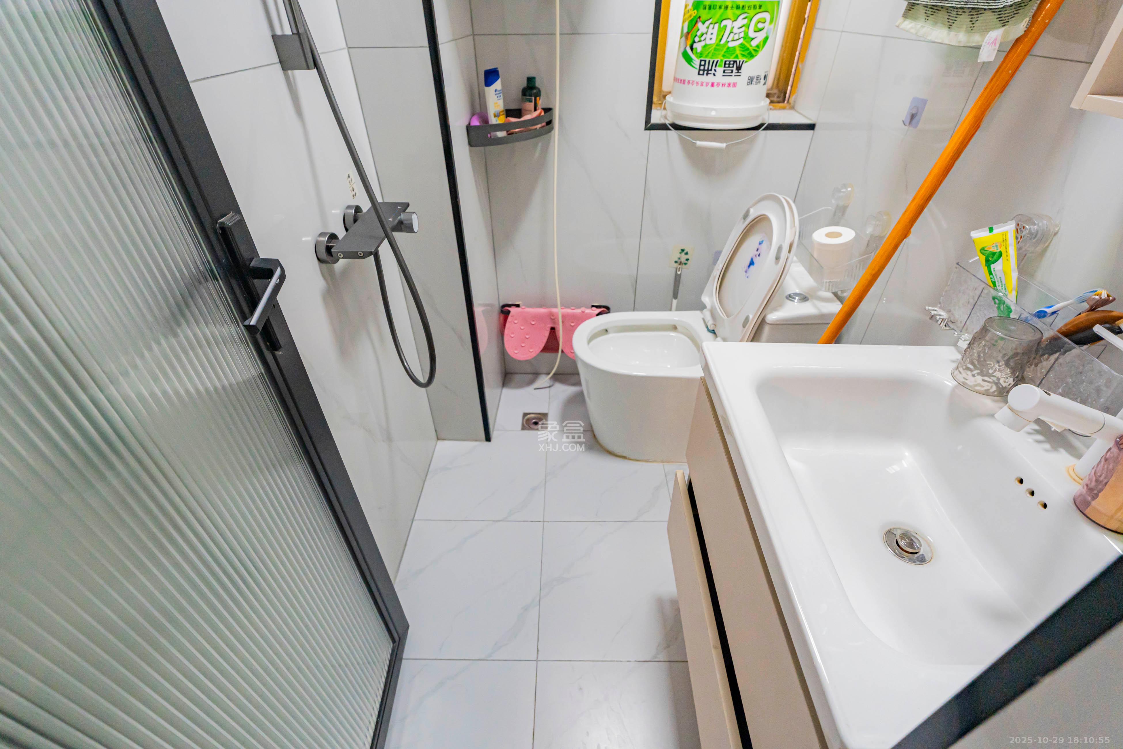 天健芙蓉盛世一期 3室2厅2卫 118.0万 天健芙蓉盛世一期 3室2厅2卫 118.0万卫生间