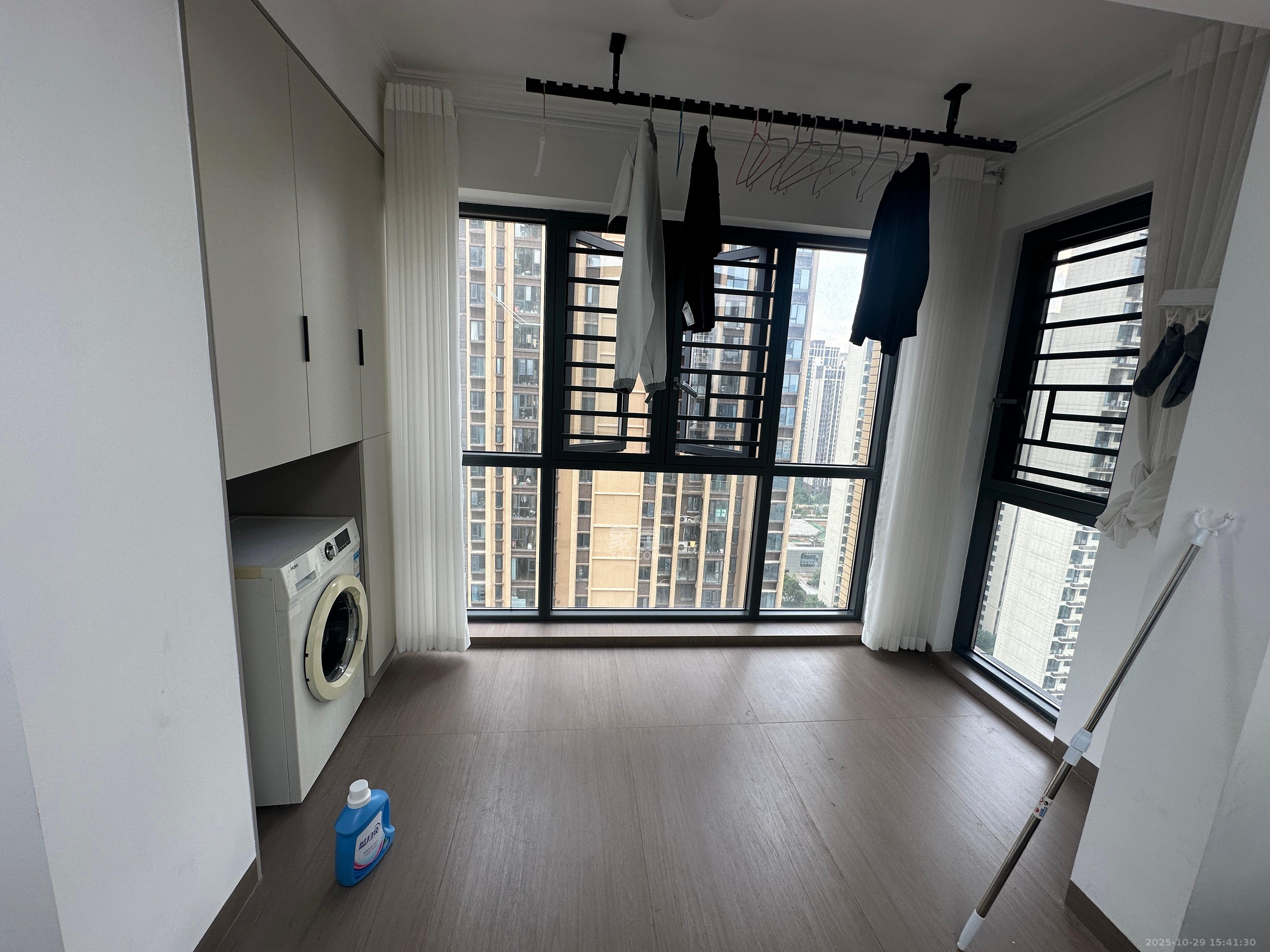 新城新世界四期柏樾  2室1厅1卫    2400.0元/月 新城新世界四期柏樾  2室1厅1卫    2400.0元/月室内图