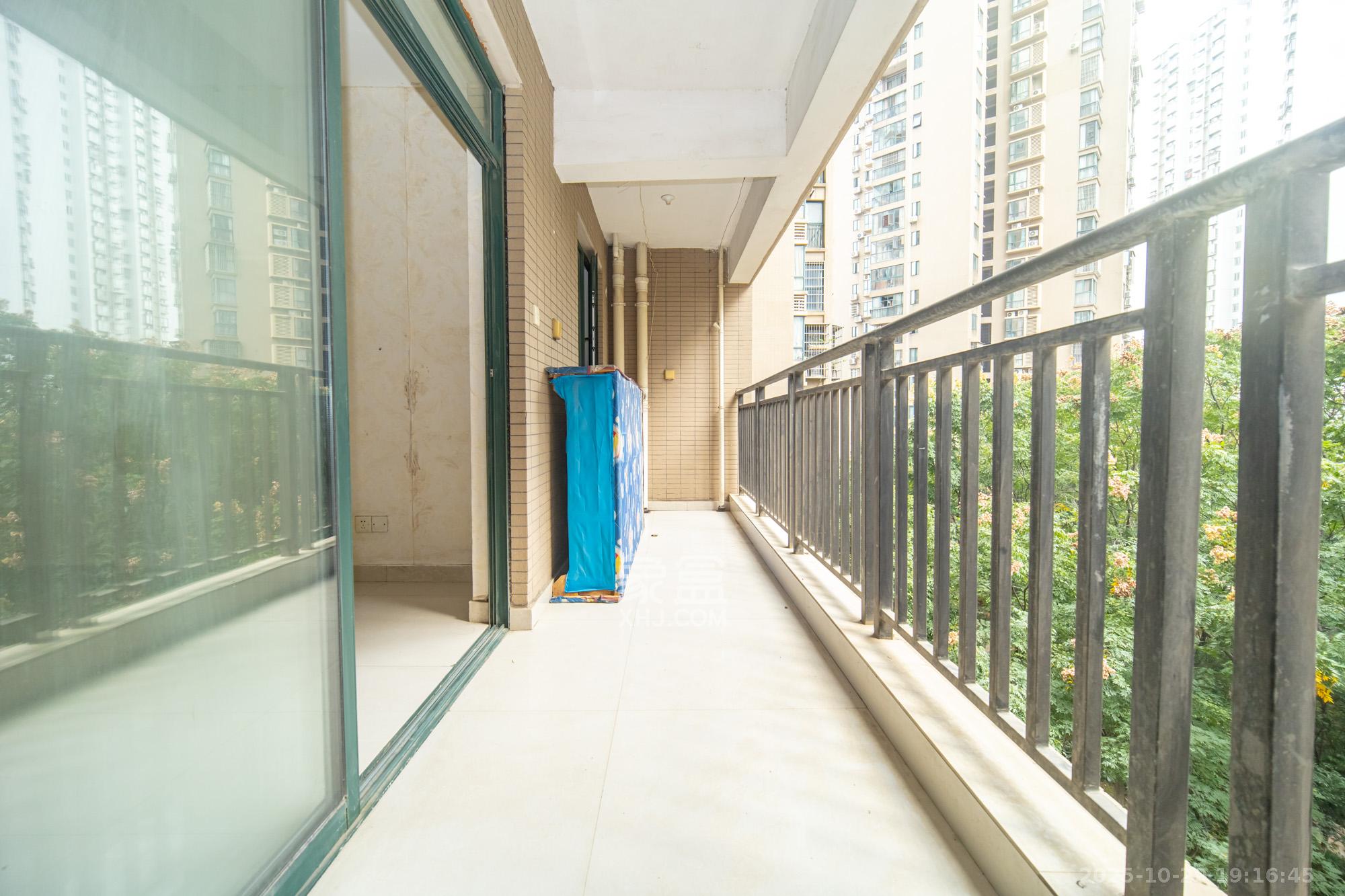 绿洲花园 3室2厅2卫 120.0万 绿洲花园 3室2厅2卫 120.0万阳台