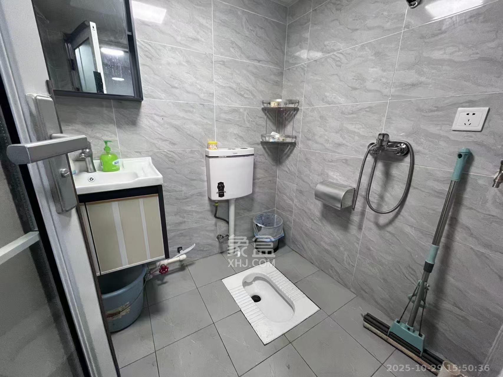 华润置地广场二期 2室2厅2卫 3500.0元/月 华润置地广场二期 2室2厅2卫 3500.0元/月室内图