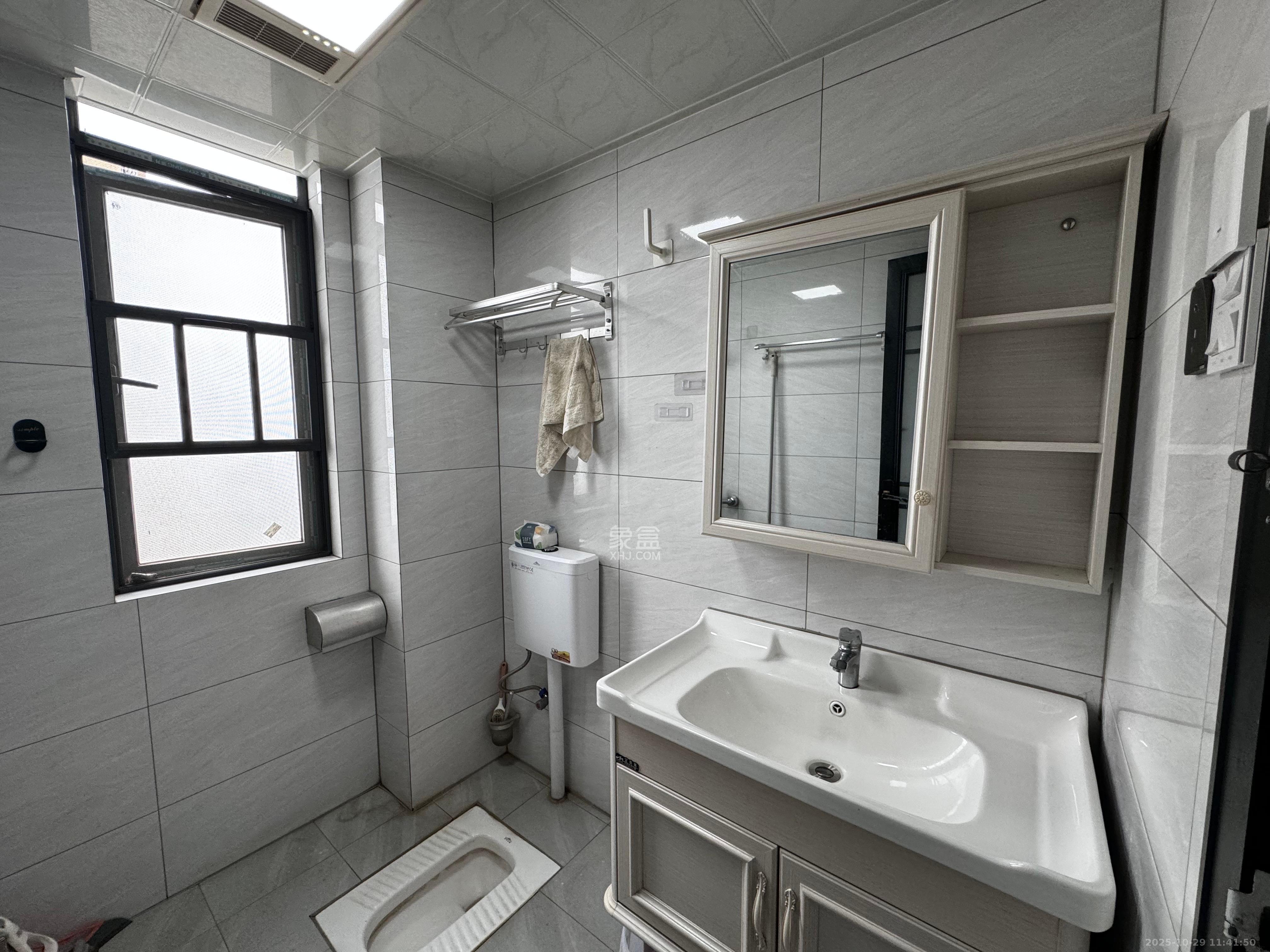 星城新宇川河苑  3室2厅1卫    2000.0元/月 星城新宇川河苑  3室2厅1卫    2000.0元/月室内图