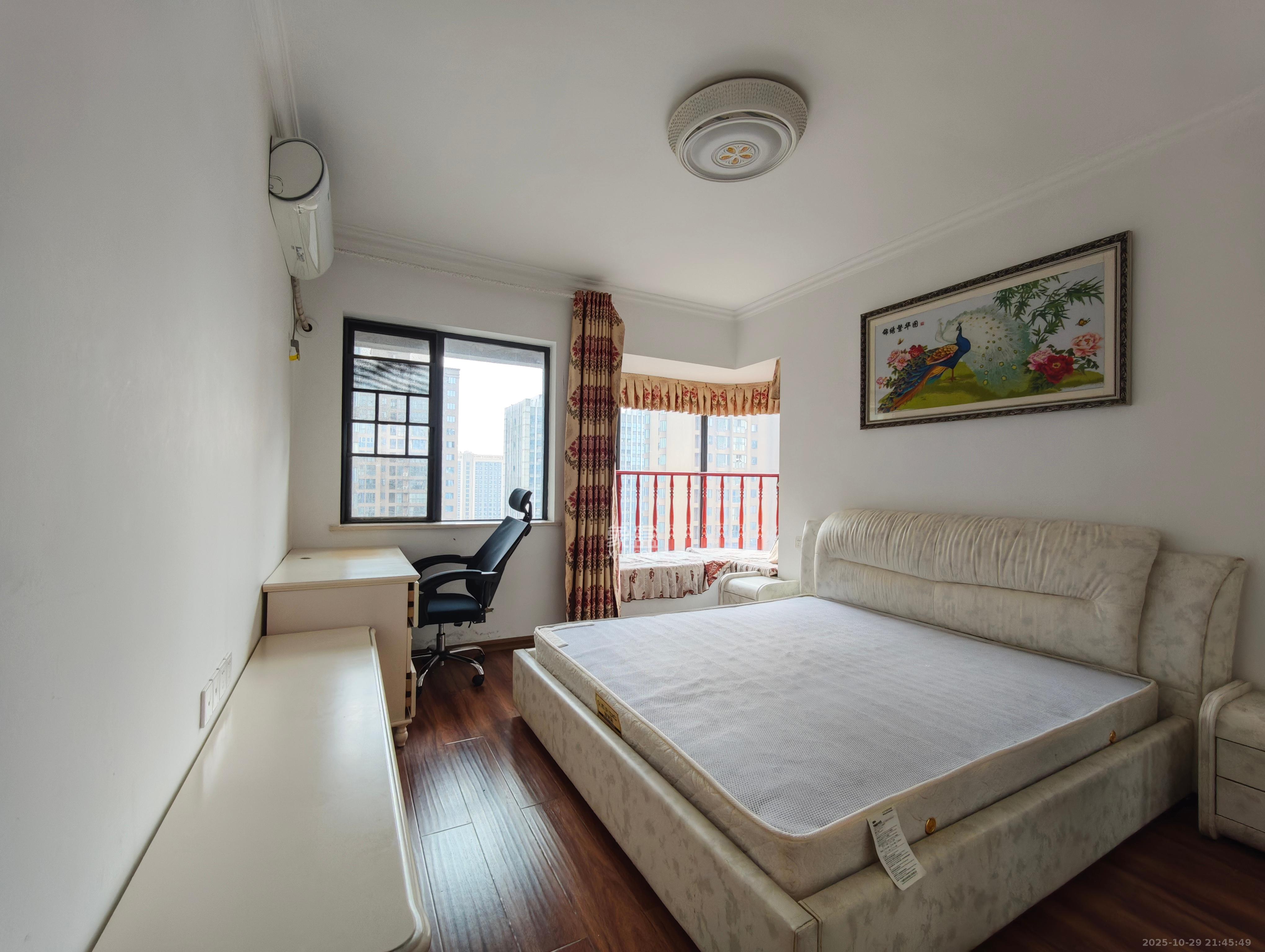 富春山  4室2厅2卫    110.0万 富春山  4室2厅2卫    110.0万卧室