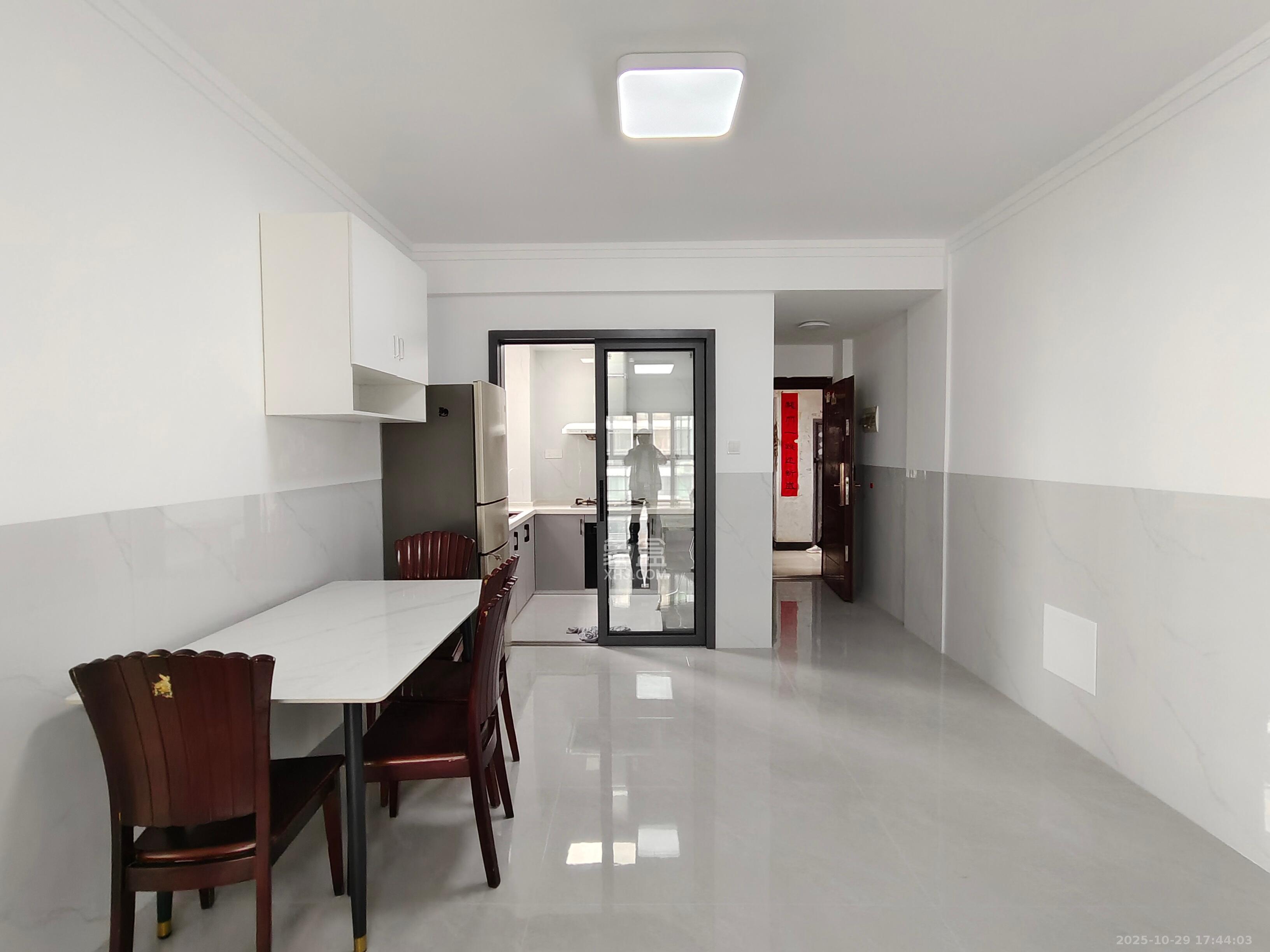 银港水晶城  2室2厅1卫    2500.0元/月 银港水晶城  2室2厅1卫    2500.0元/月室内图