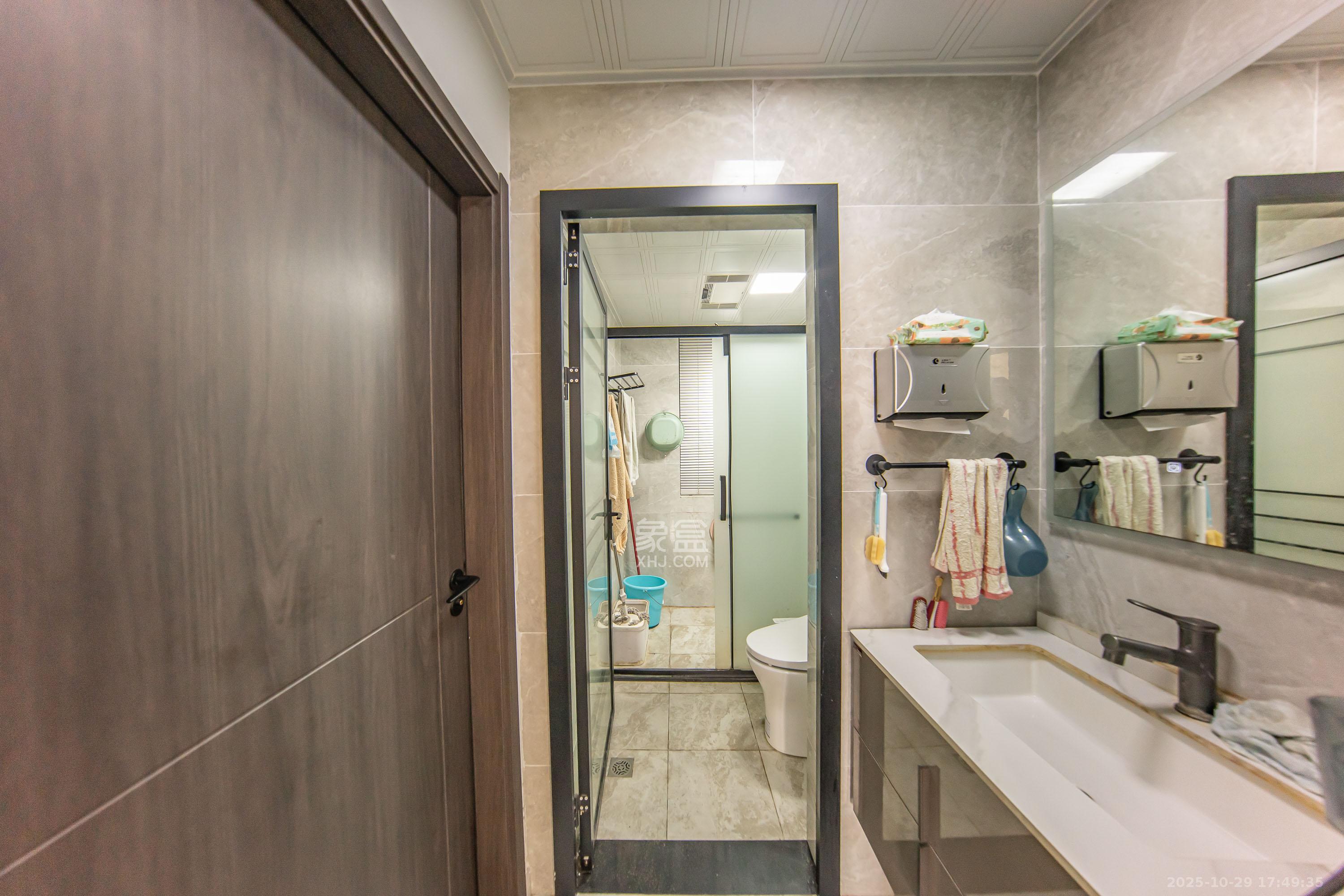 江山帝景哈佛 3室2厅1卫 82.5万 江山帝景哈佛 3室2厅1卫 82.5万卫生间