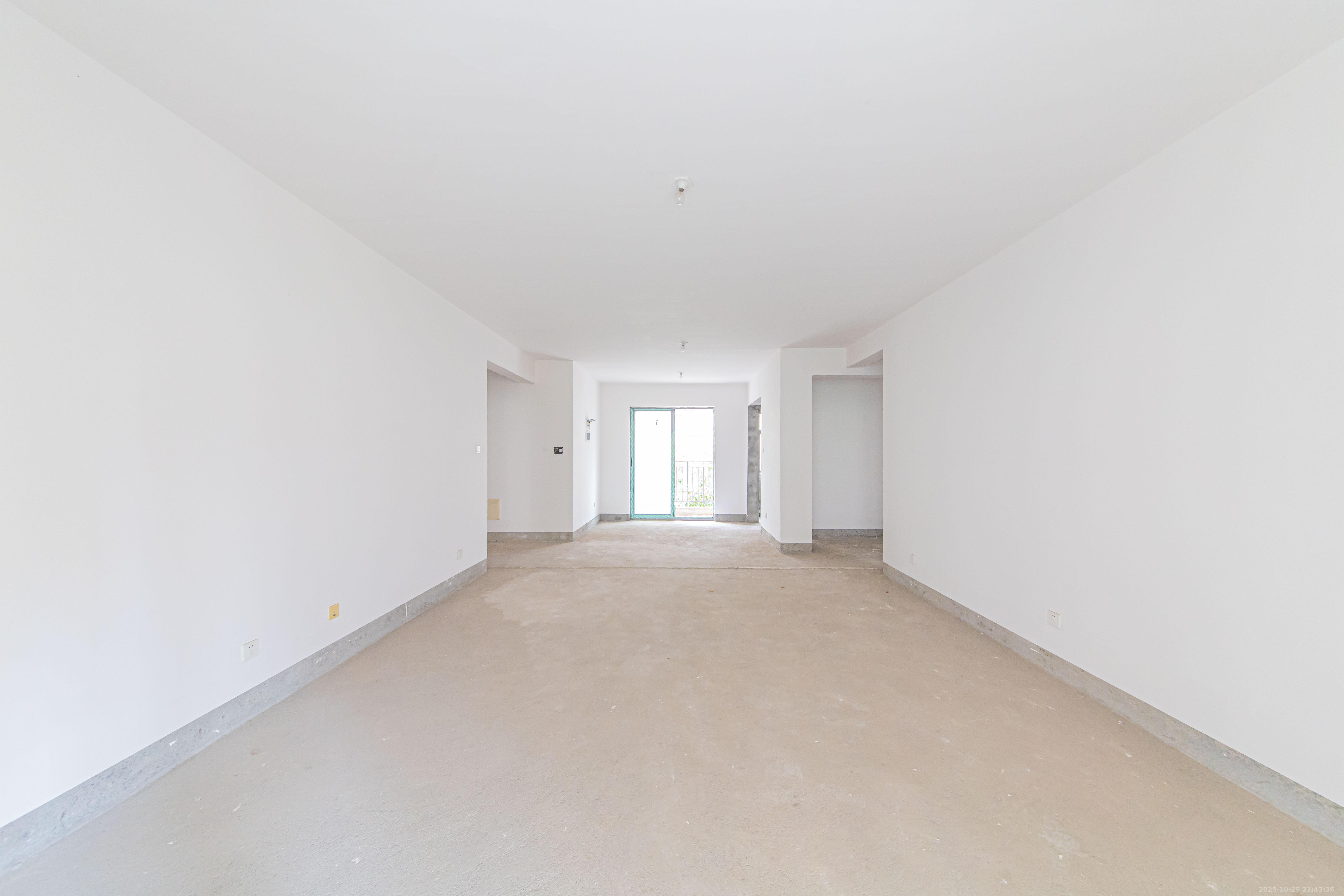 和美星城  4室2厅2卫    110.0万客厅