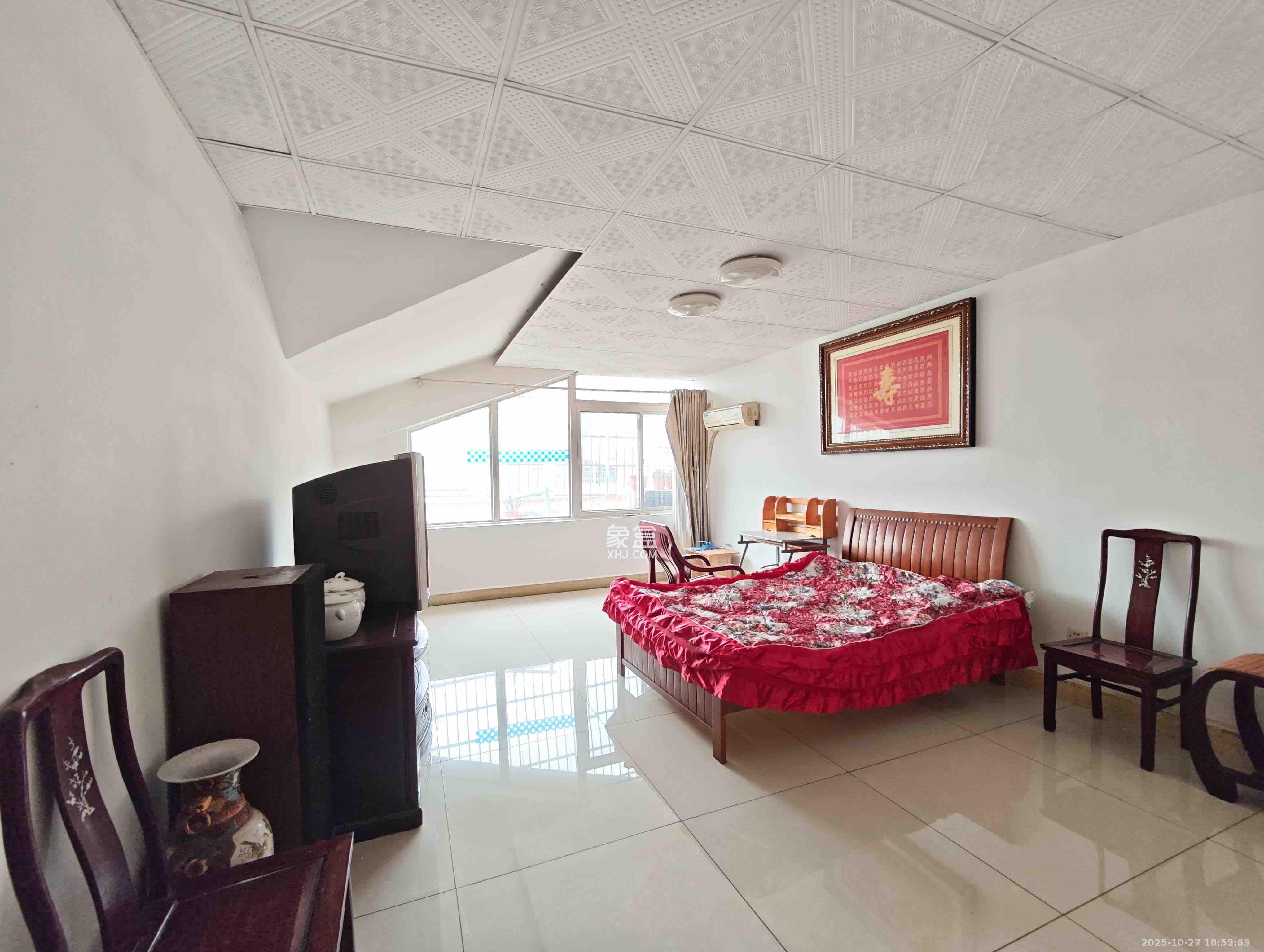 景环小区  4室2厅1卫    1800.0元/月 景环小区  4室2厅1卫    1800.0元/月室内图