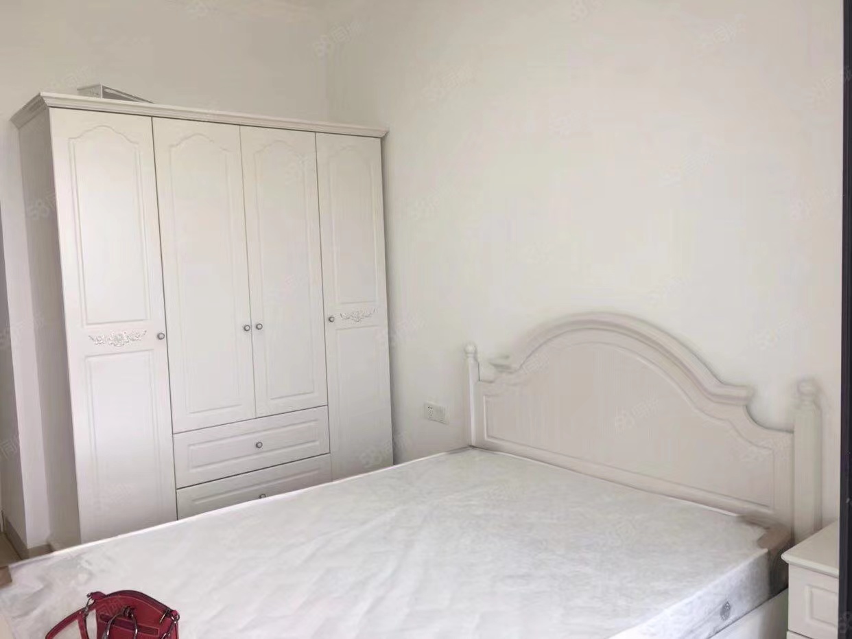 新城吾悦广场  1室1厅1卫    1600.0元/月室内图1