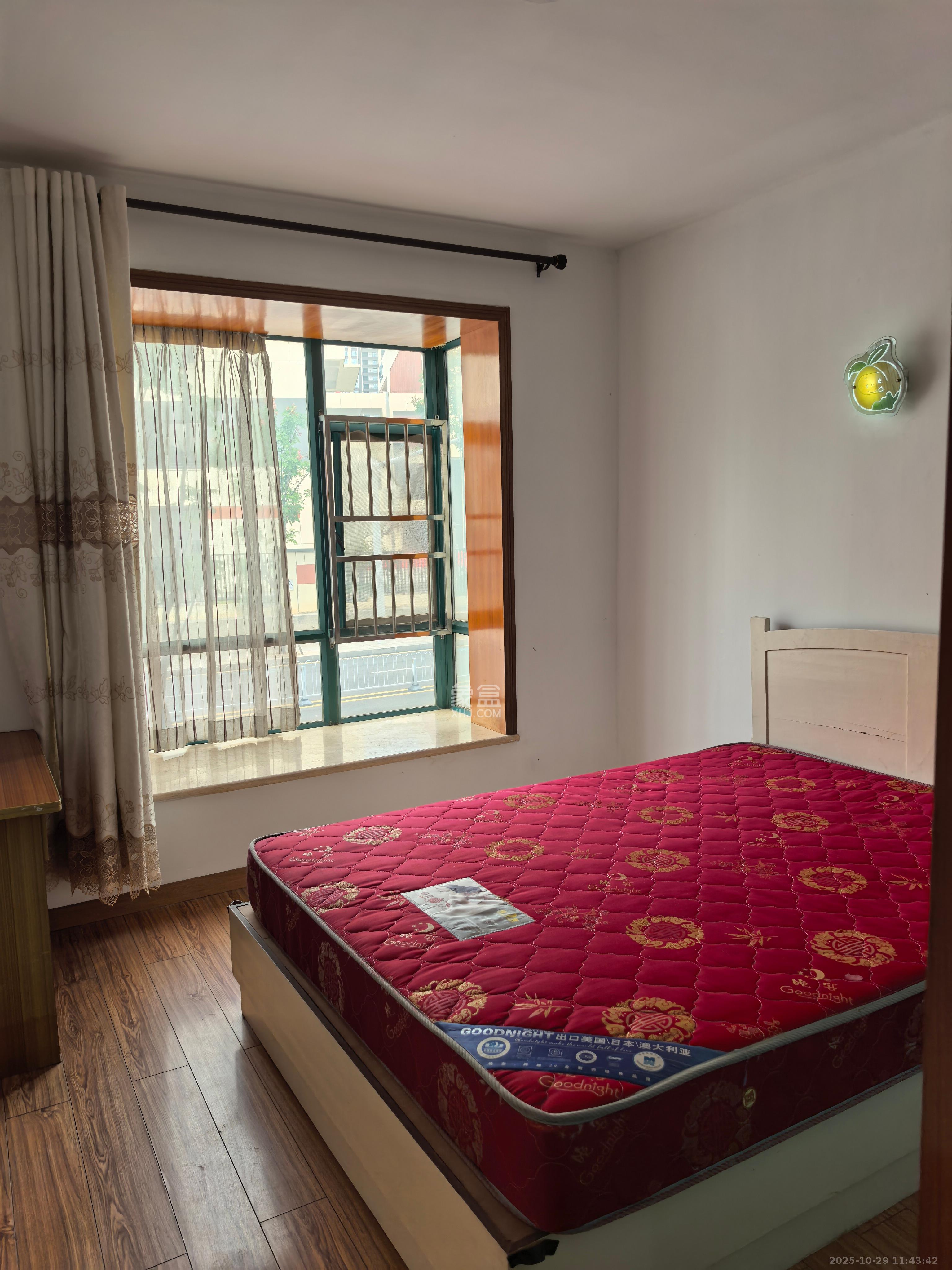 富景园  3室2厅2卫    2500.0元/月 富景园  3室2厅2卫    2500.0元/月室内图