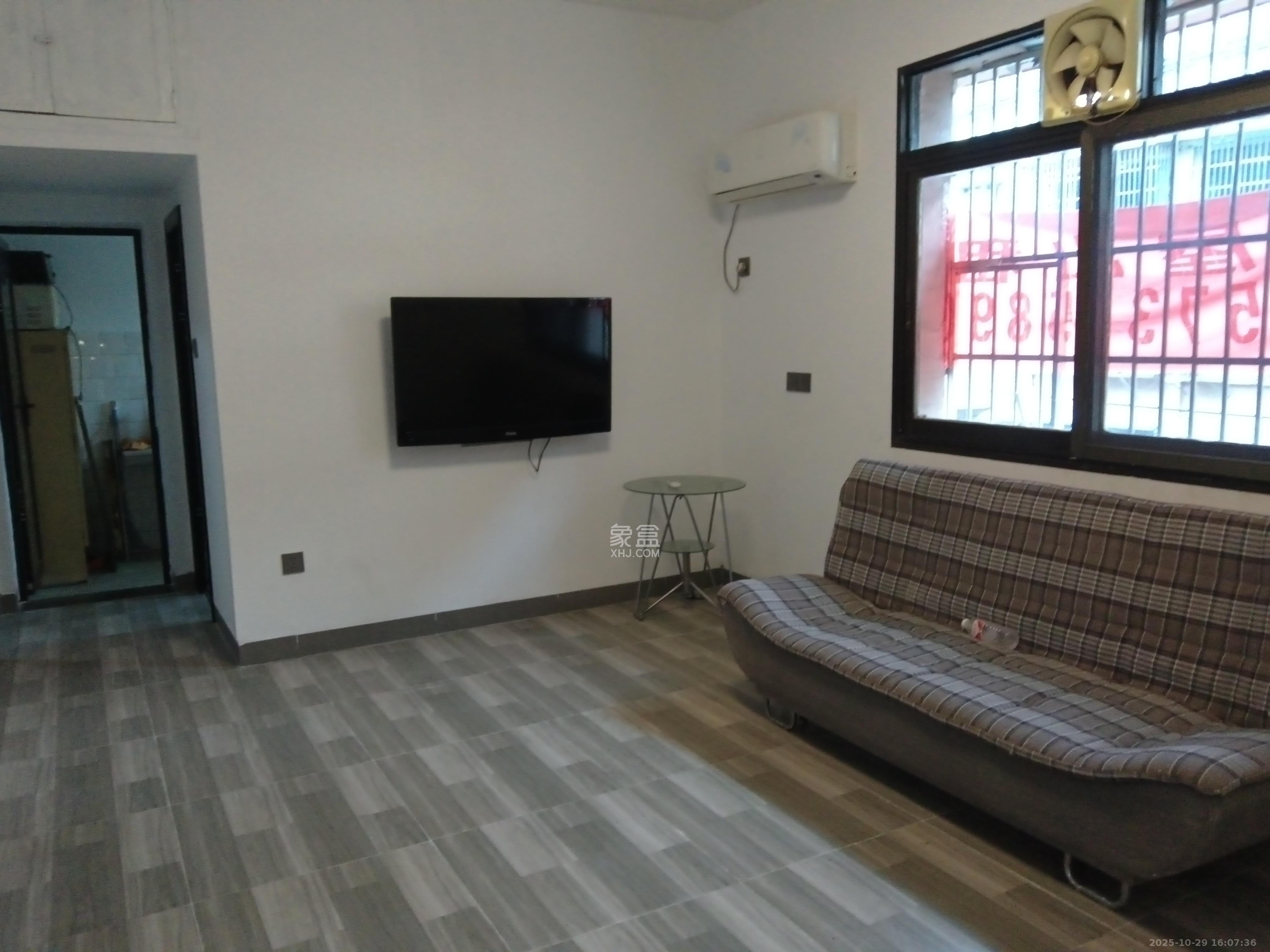 牛角塘社区  2室1厅1卫    1500.0元/月室内图1