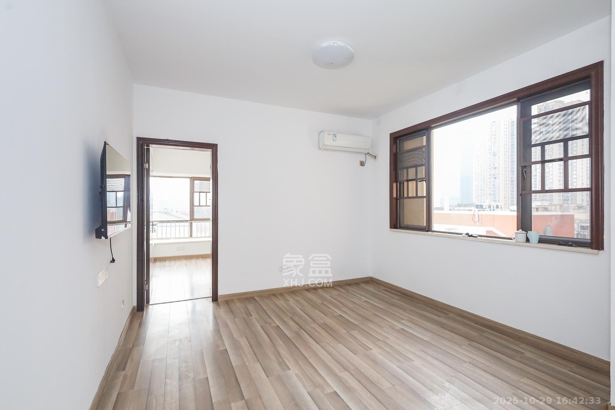 旭辉藏郡（藏郡、旭湘华府)  1室2厅1卫    201.0万